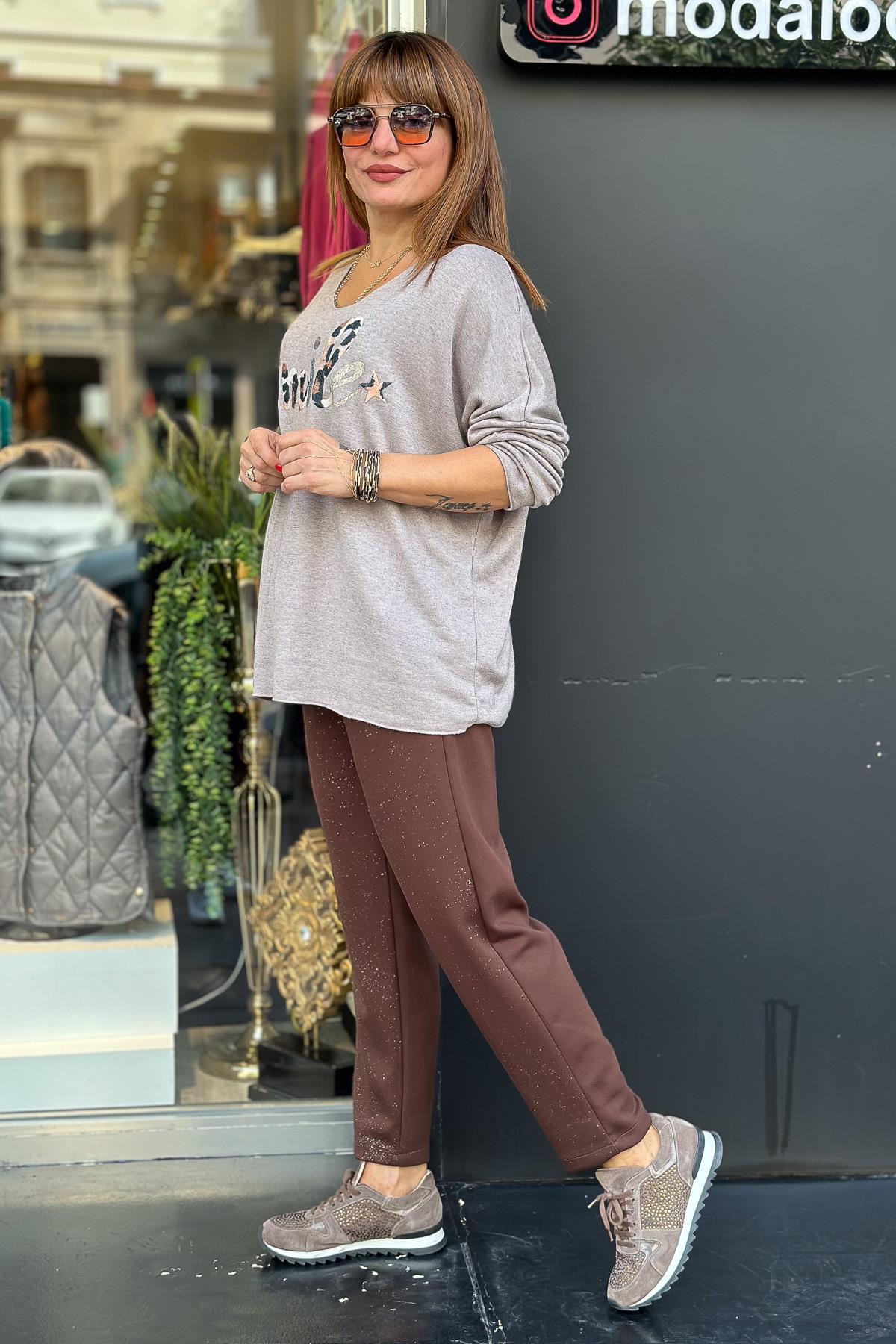 Smile Yazı Detaylı V Yaka İnce Triko Vizon RenkBLUZ
