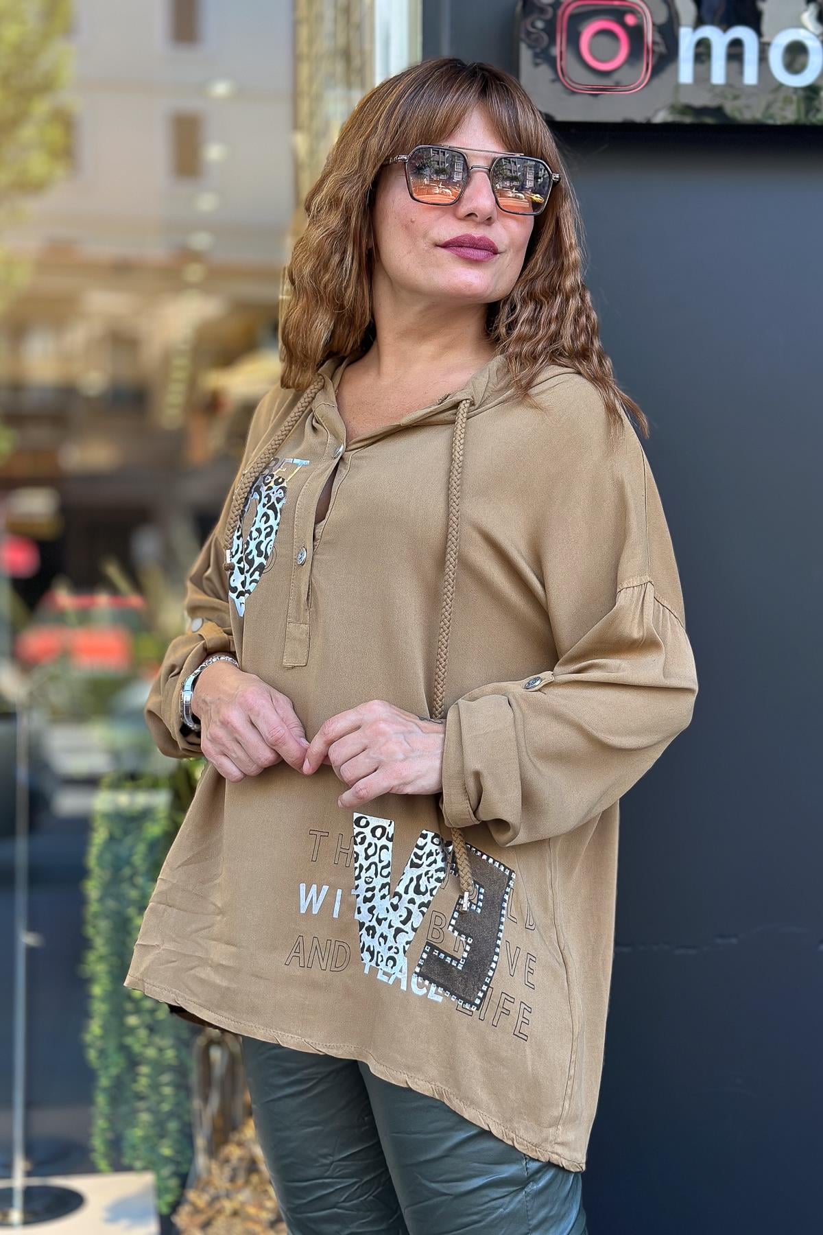 Taş Detaylı Kapüşonlu Viskon Bluz Camel RenkBLUZ