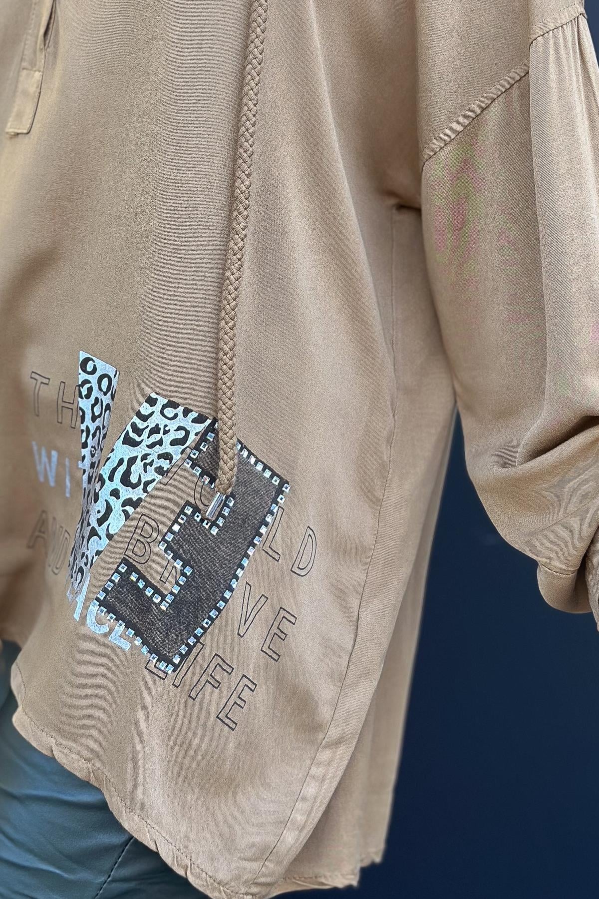 Taş Detaylı Kapüşonlu Viskon Bluz Camel RenkBLUZ