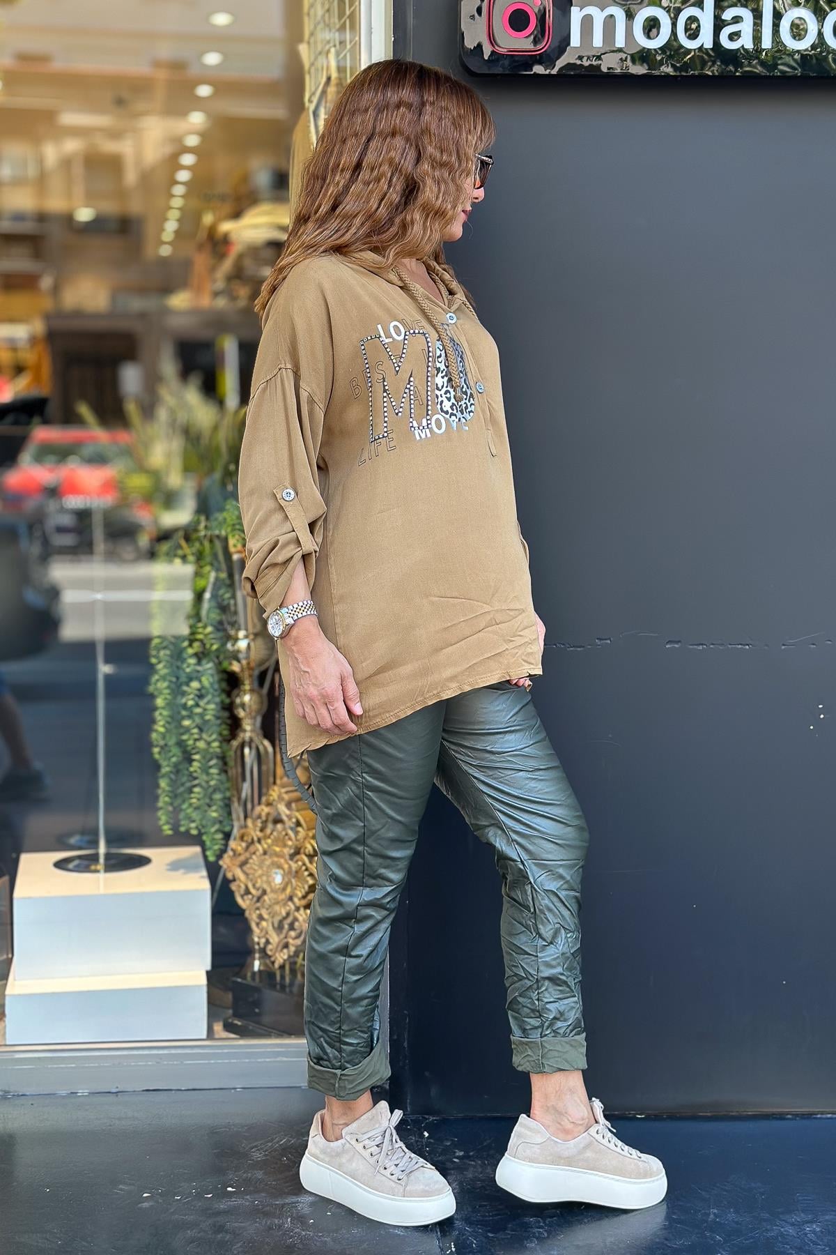 Taş Detaylı Kapüşonlu Viskon Bluz Camel RenkBLUZ