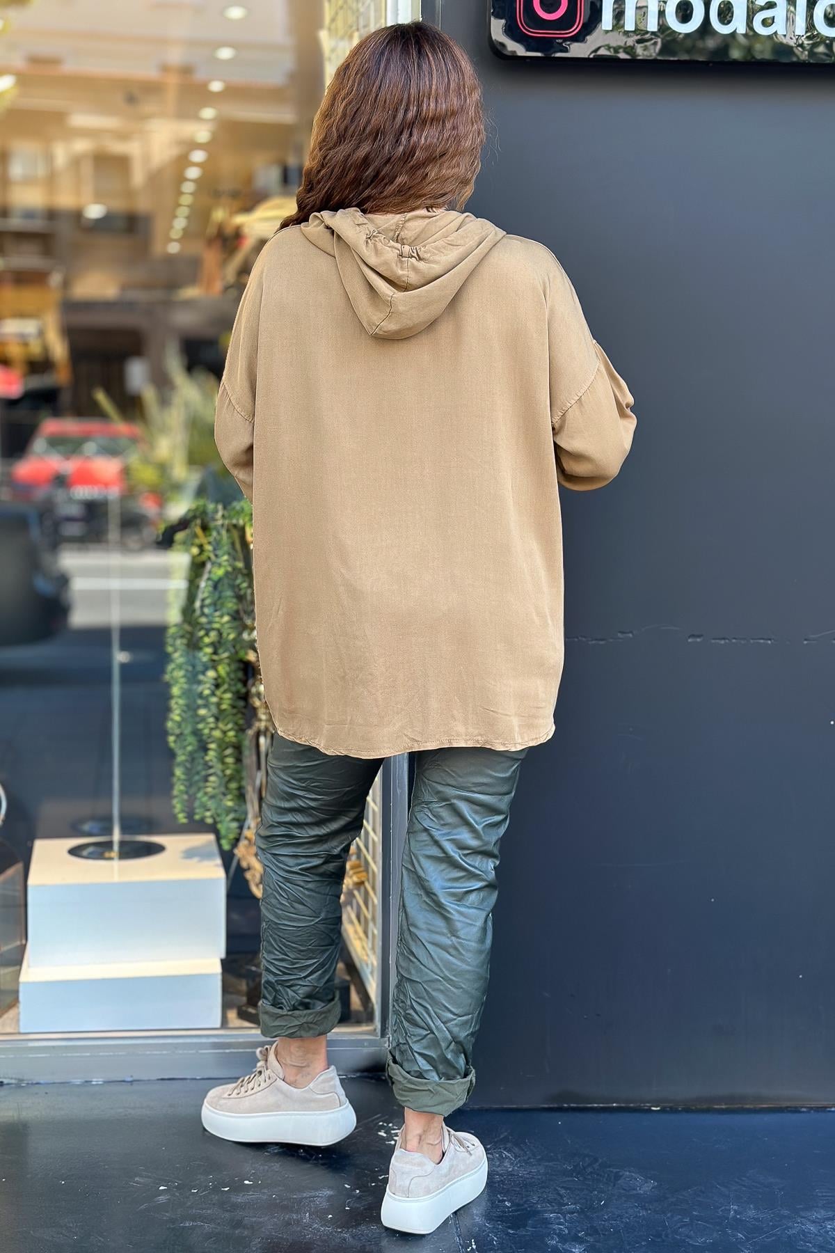 Taş Detaylı Kapüşonlu Viskon Bluz Camel RenkBLUZ