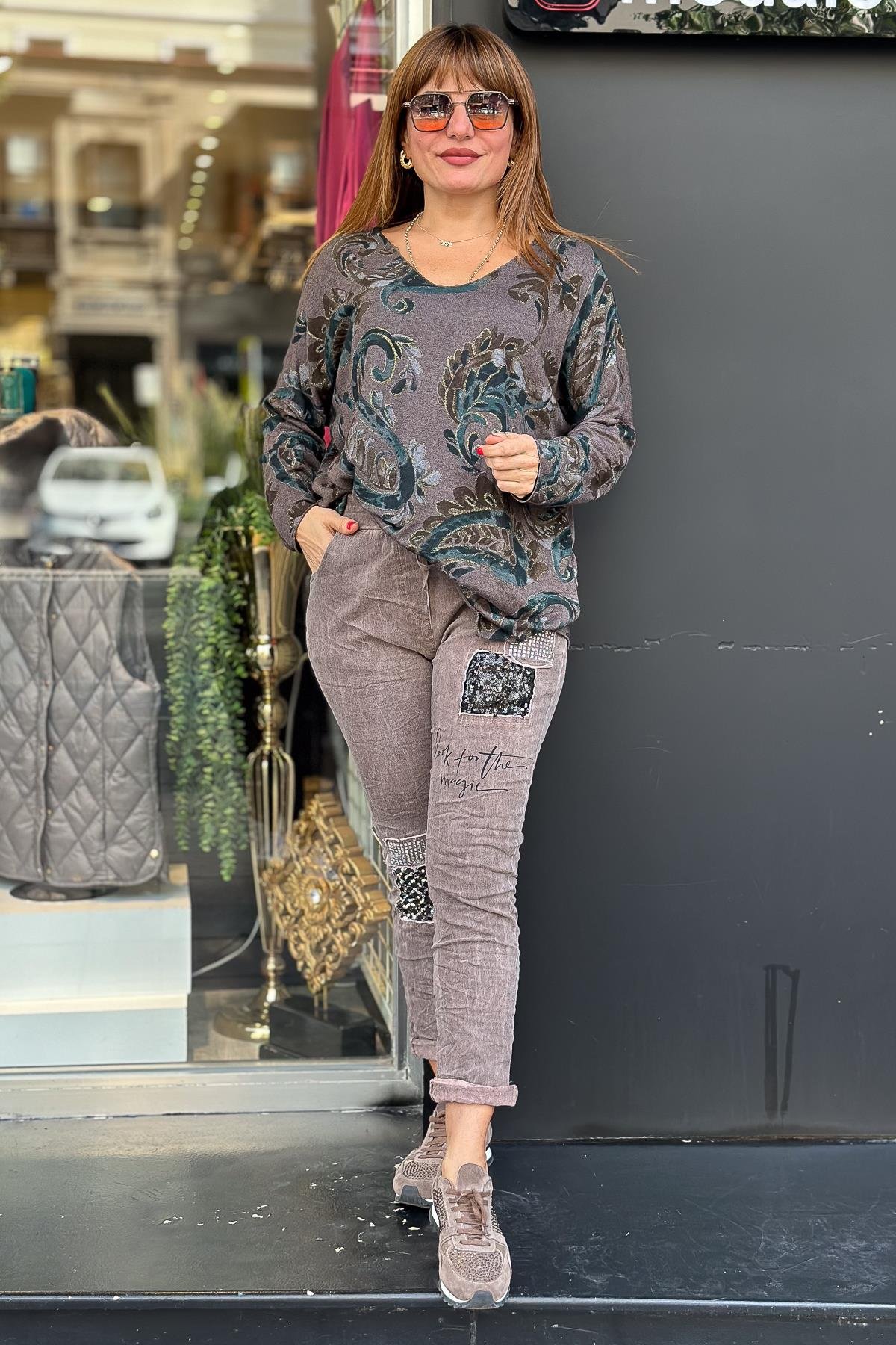 Taş Pul Ve Yazı Detaylı Likralı Pantolon Vizon RenkPANTOLON
