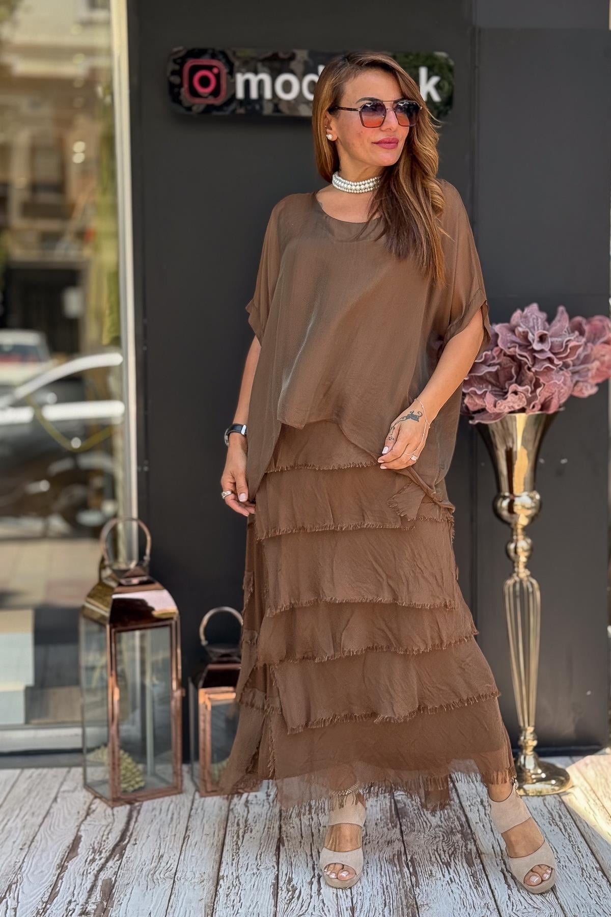 Üstü Düz Altı Kat Kat İpek Parçalı Elbise Kahverengi RenkELBİSE