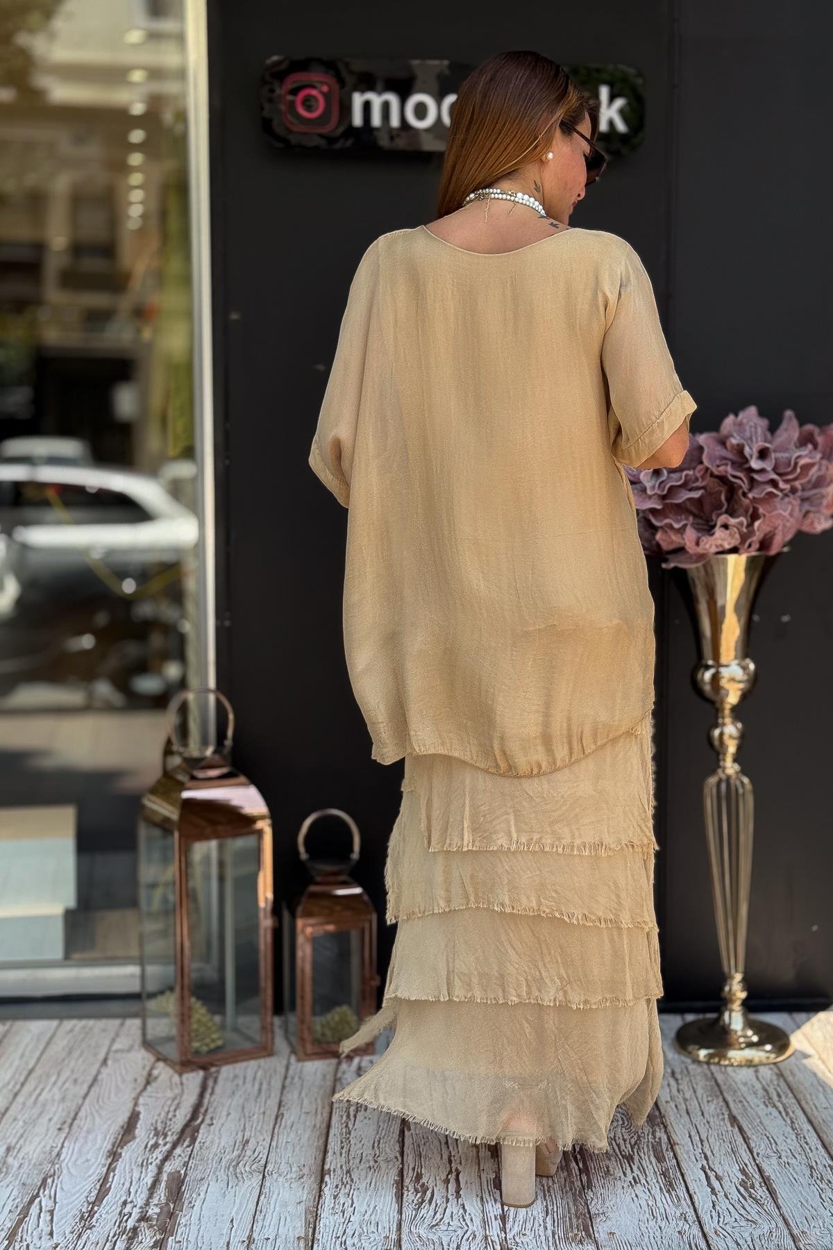 Üstü Düz Altı Kat Kat İpek Parçalı Elbise Camel RenkELBİSE