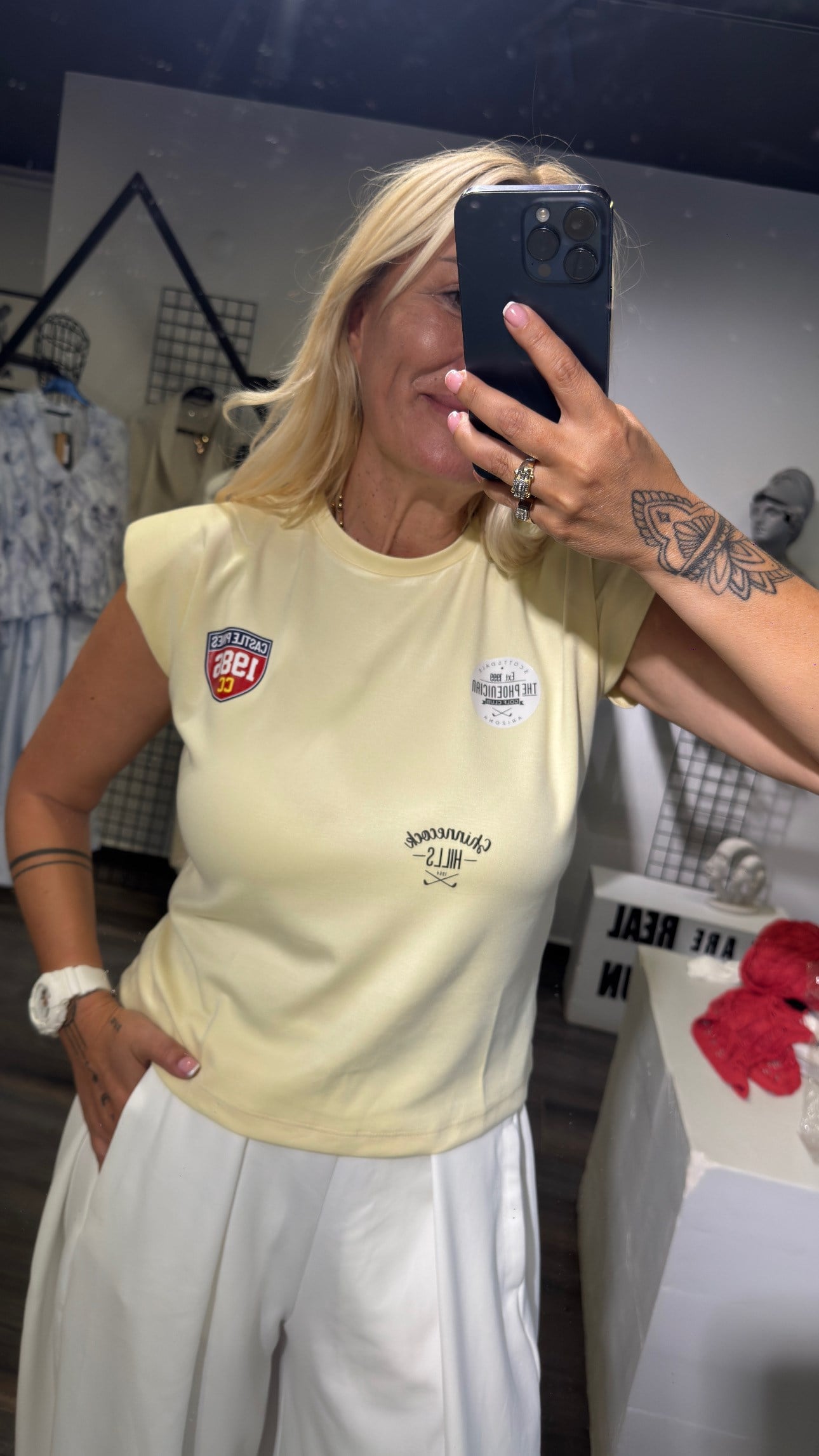 Açık sarı armalı tshirt 
