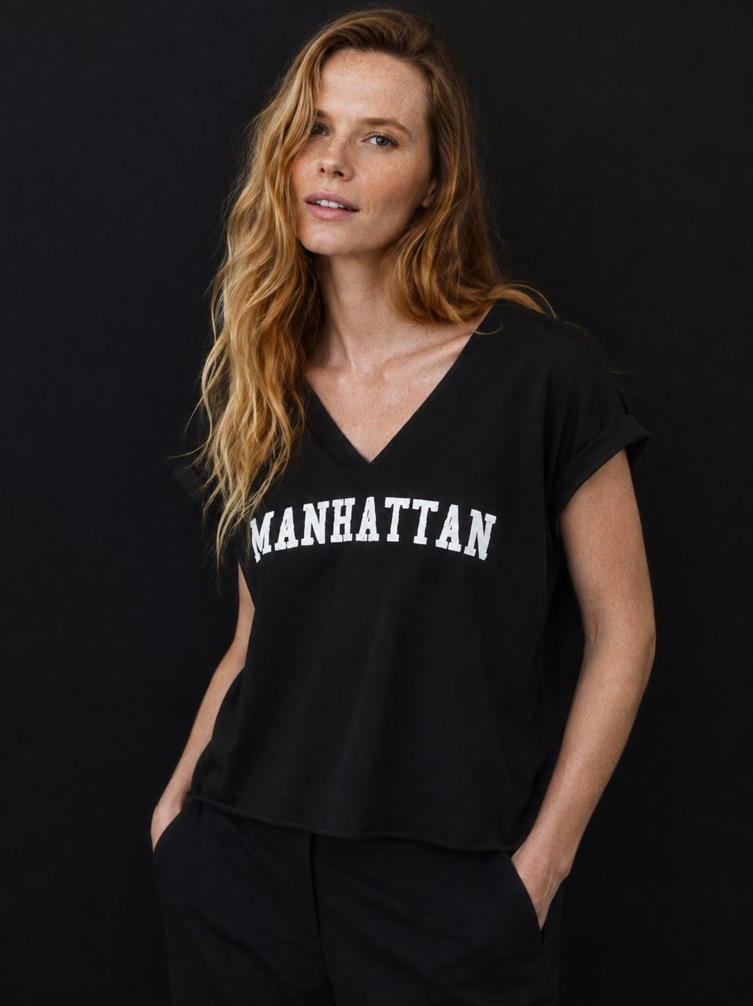 V YAKA MANHATTAN BASKILI TSHİRT