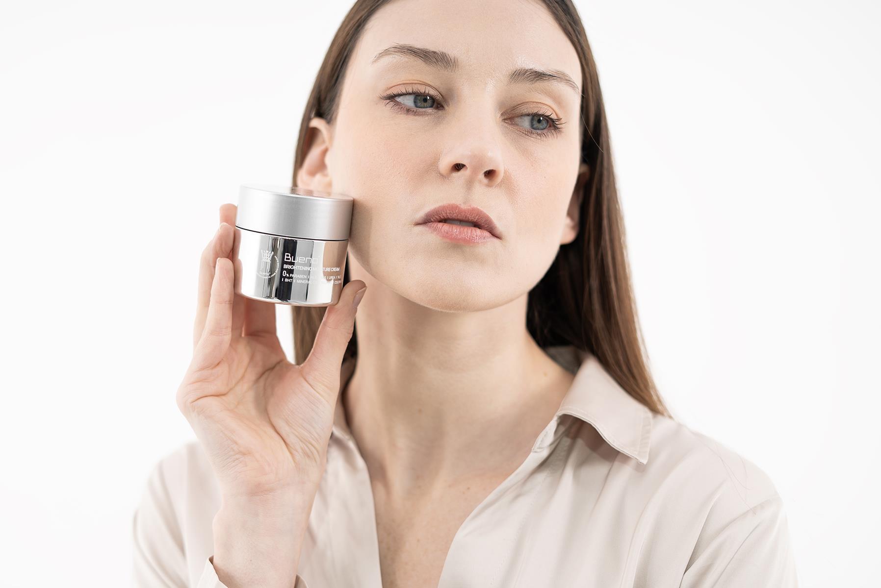 Bueno Brightening Moisture Cream