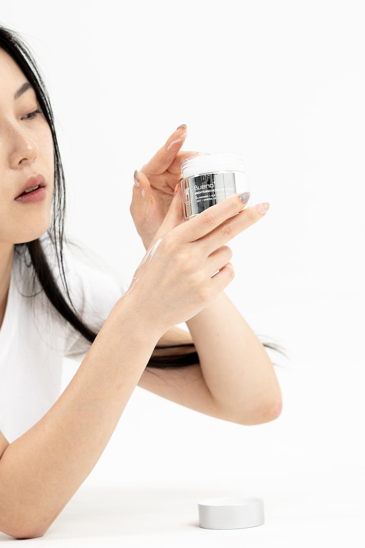 Bueno Brightening Moisture Cream