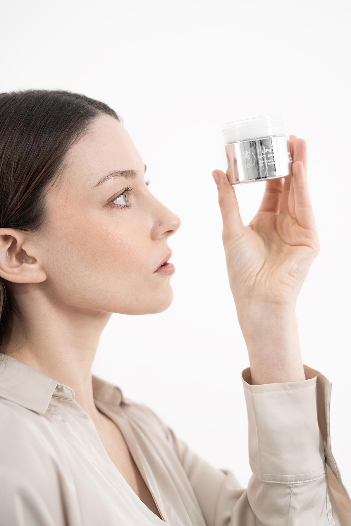 Bueno Brightening Moisture Cream