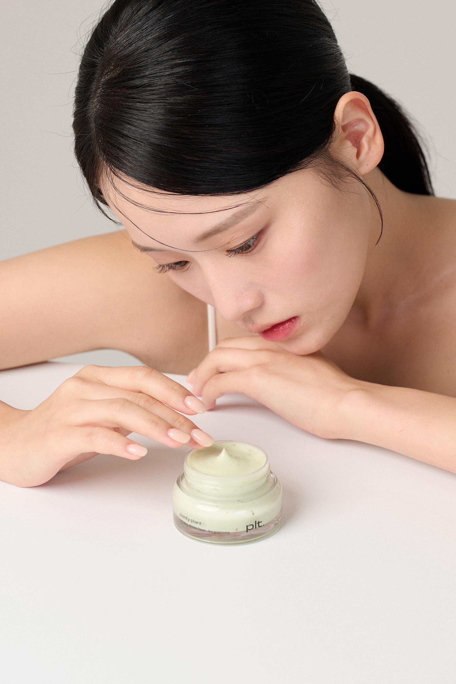 Plenty Plant Melting Leaf Sprout Ginseng Cream