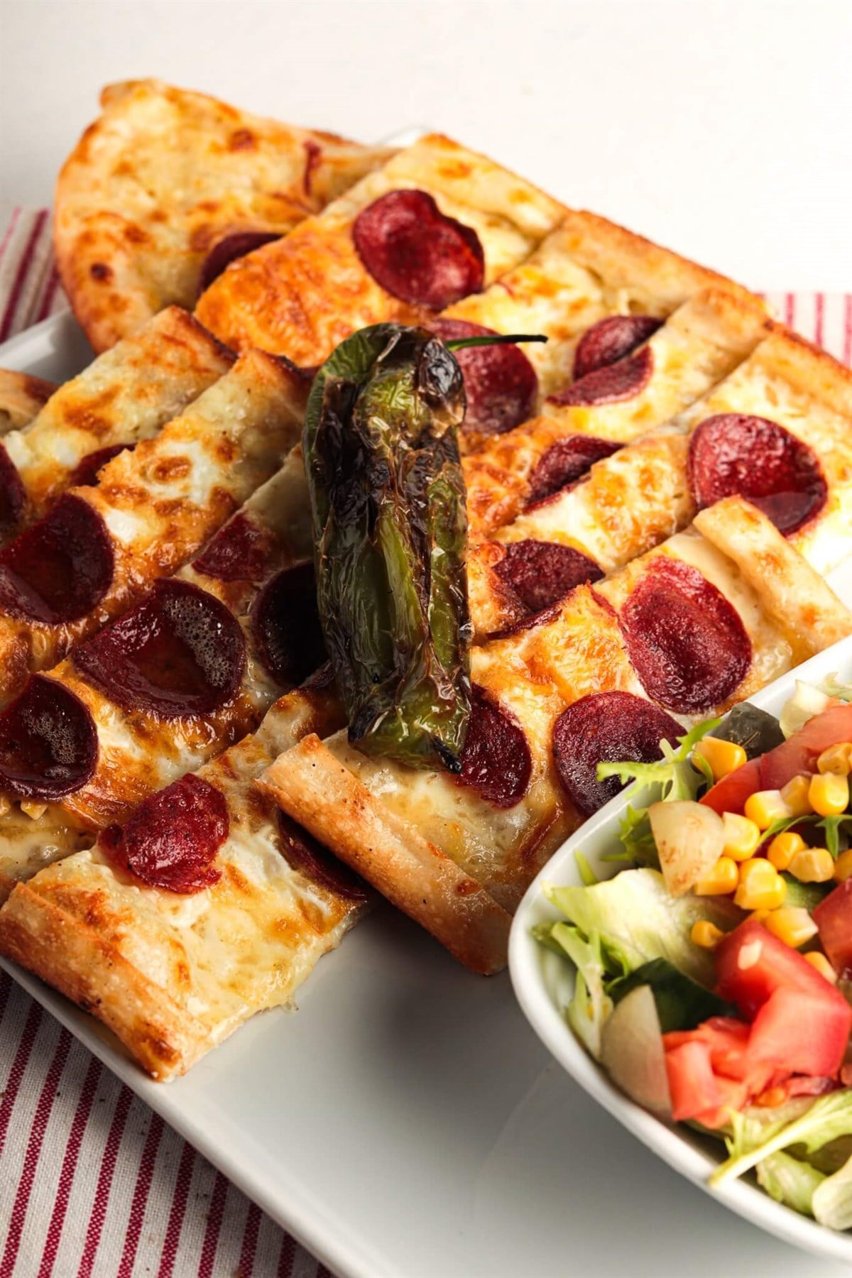 Sucuklu Kaşarlı Pide