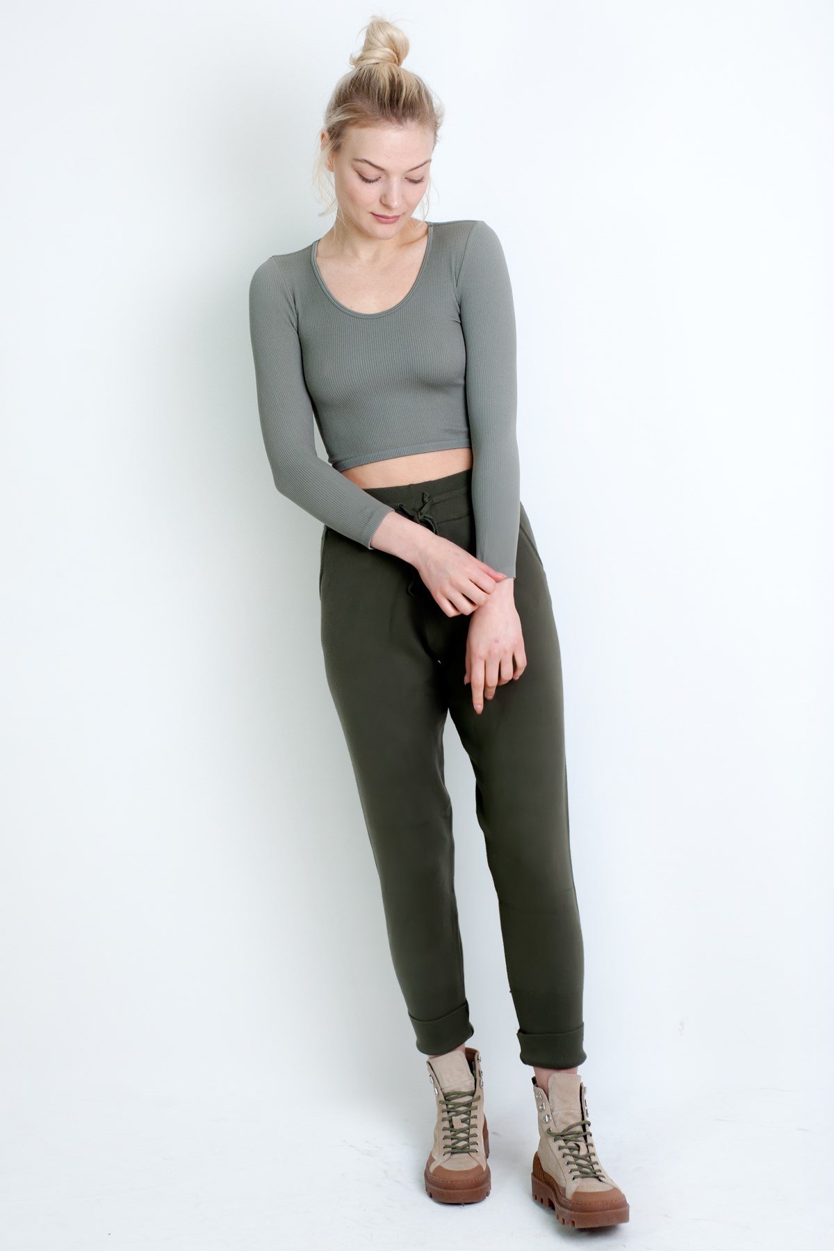 Geniş Yaka Dikişsiz Fitilli Crop Top Haki