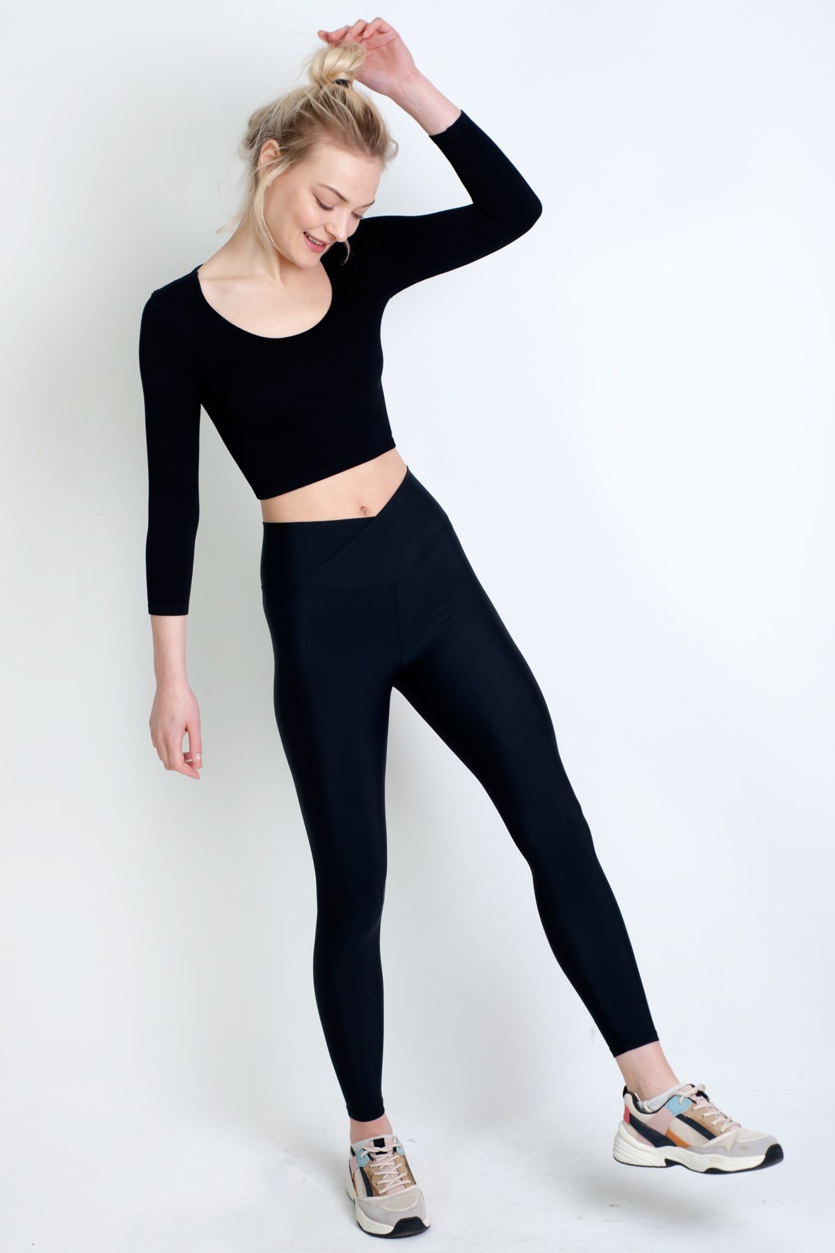 Geniş Yaka Dikişsiz Fitilli Crop Top Siyah