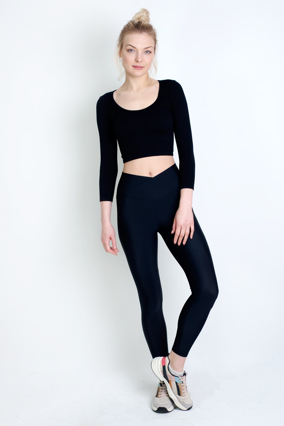 Geniş Yaka Dikişsiz Fitilli Crop Top Siyah