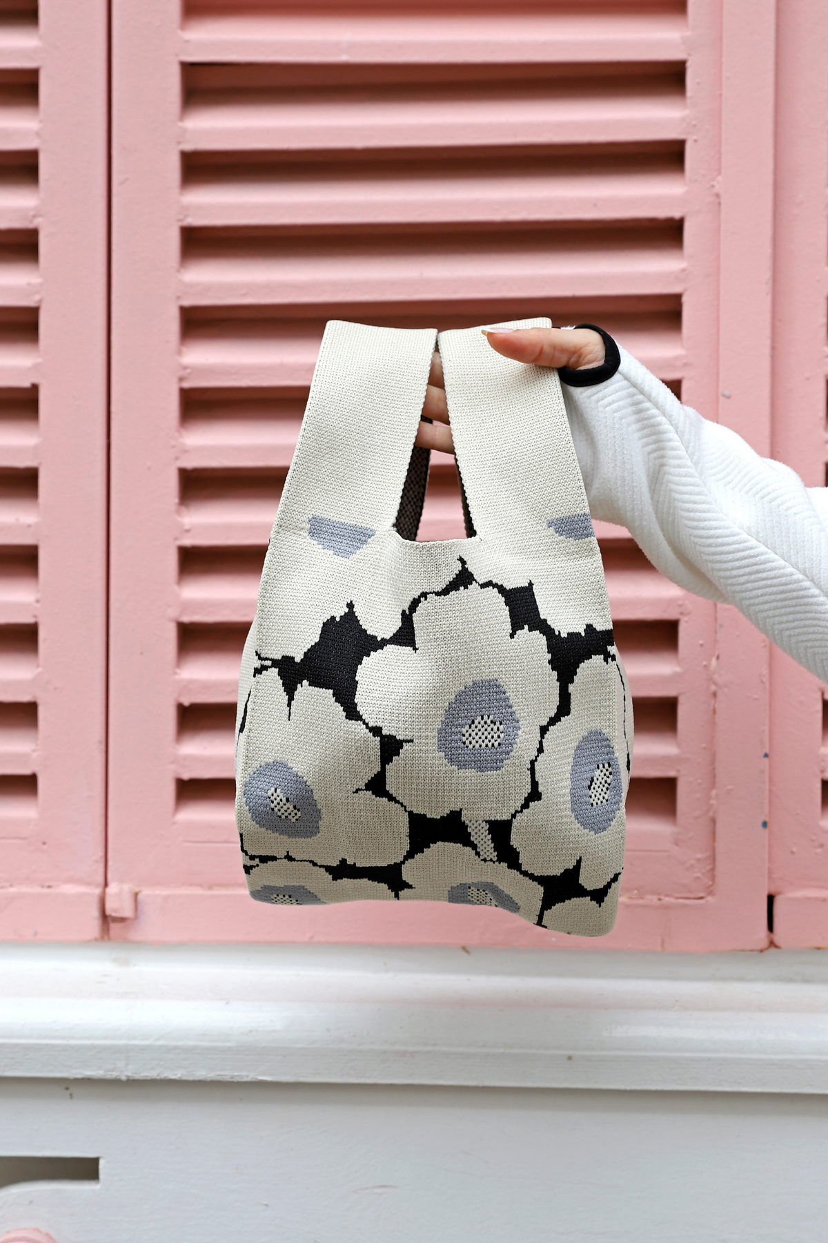 Lili Mini Beyaz Blossom Bilekte Taşınan Çanta