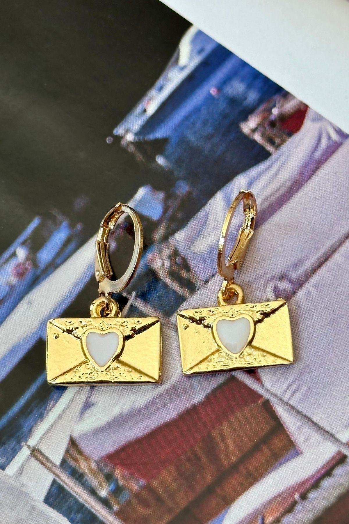 Beyaz Kalpli Mektup Küpe