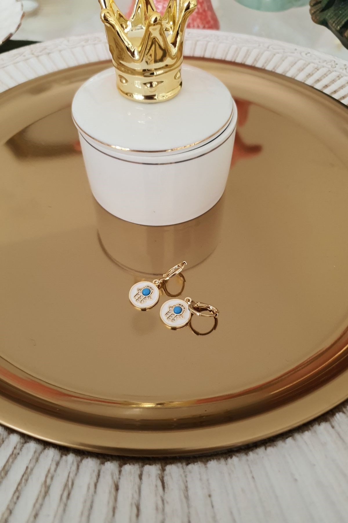 Beyaz Mineli Fatma Ana Eli Model Küpe Gold