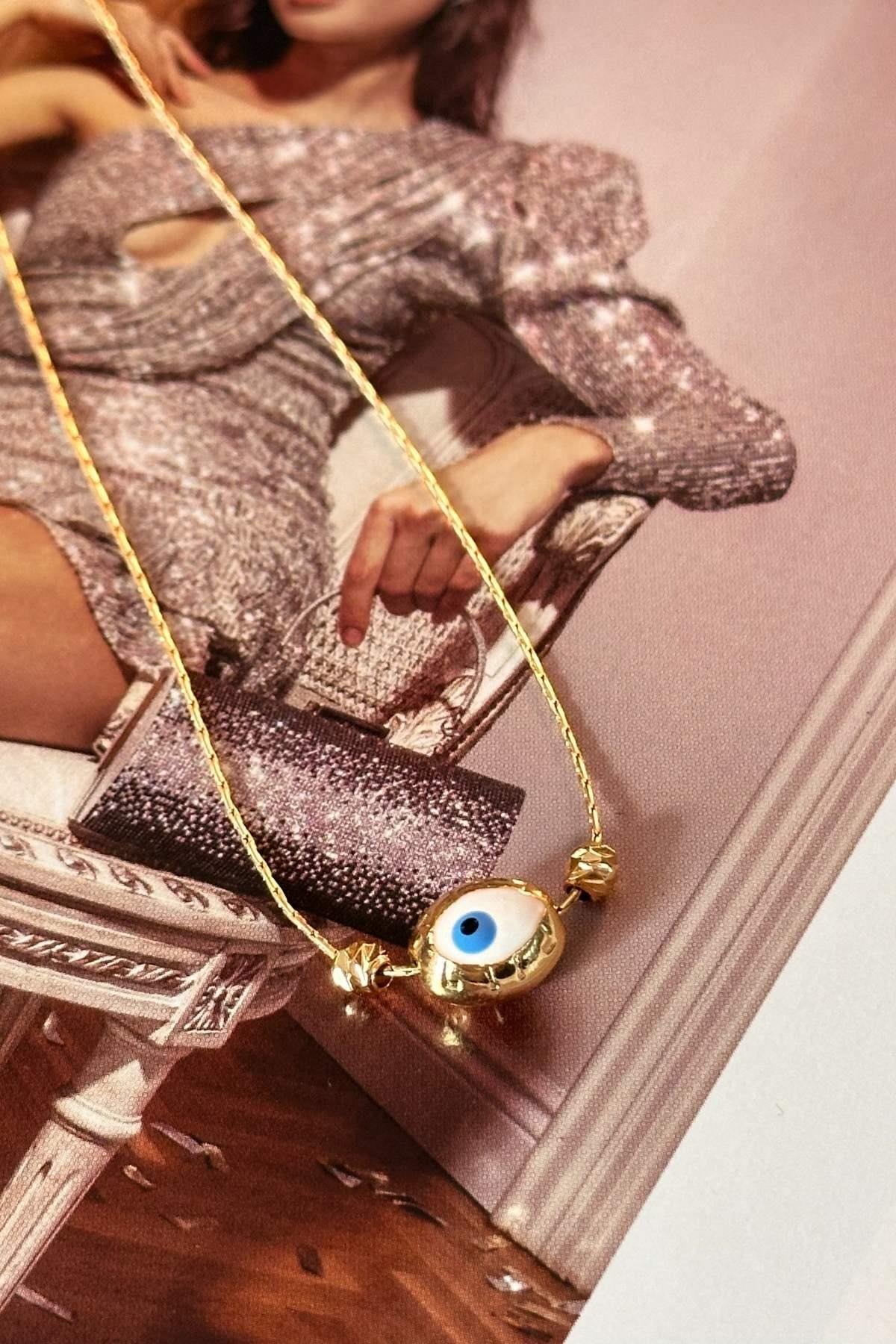 Beyaz Mineli Göz Model Dorika Detaylı Kolye