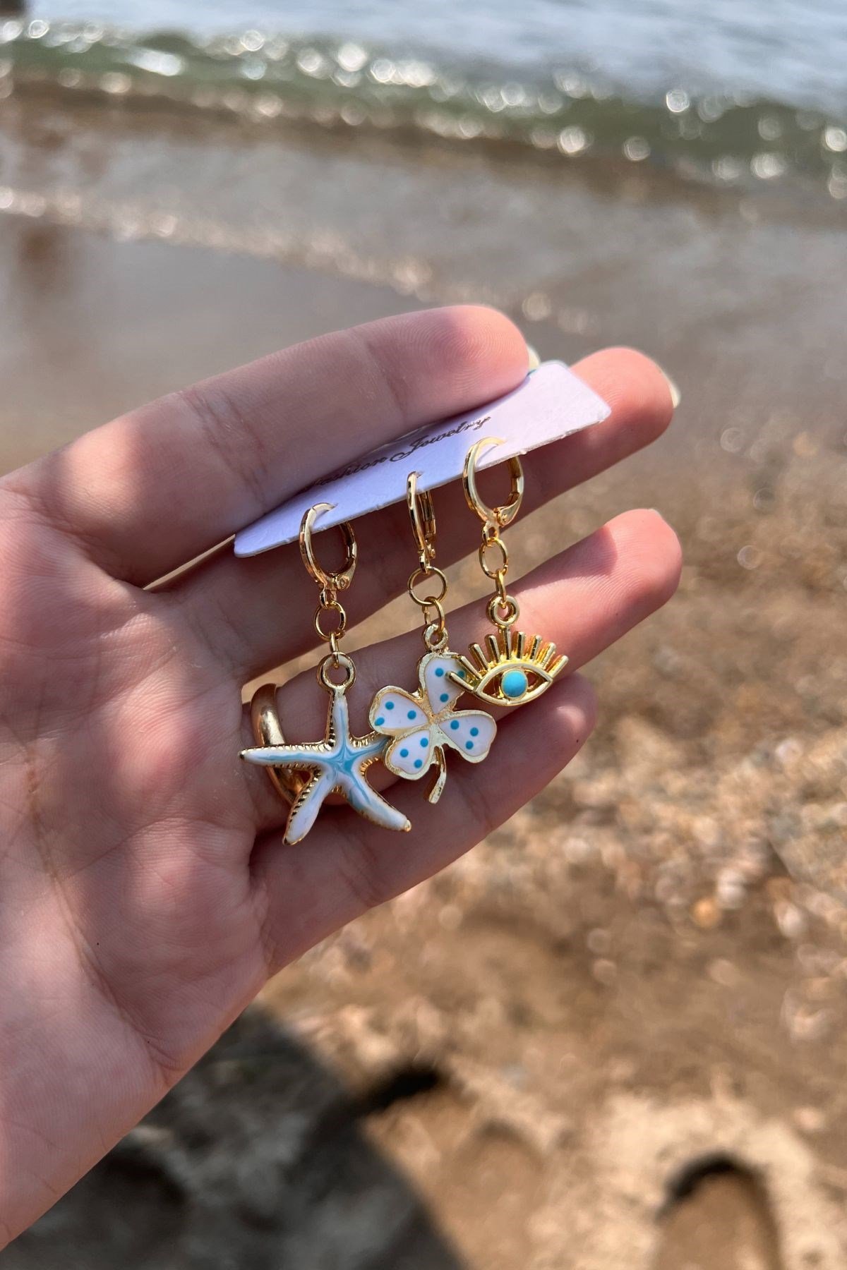 Beyaz Mineli Üçlü Set Küpe Gold