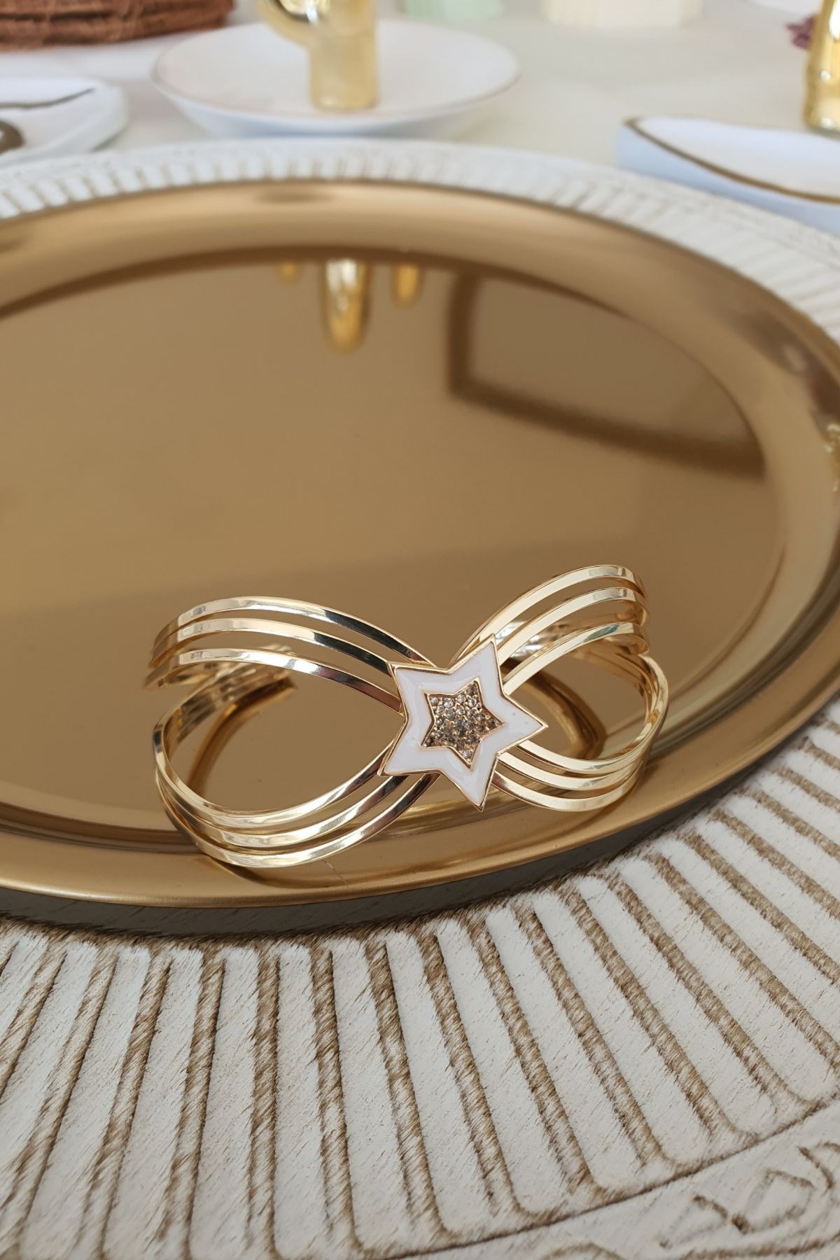 Beyaz Mineli Yıldız Model Altı Açık İki Şeritli Kelepçe Gold