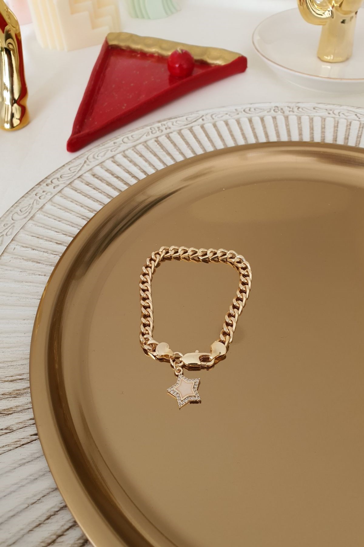Beyaz Mineli Yıldız Model Önden Kilitli Bileklik Gold