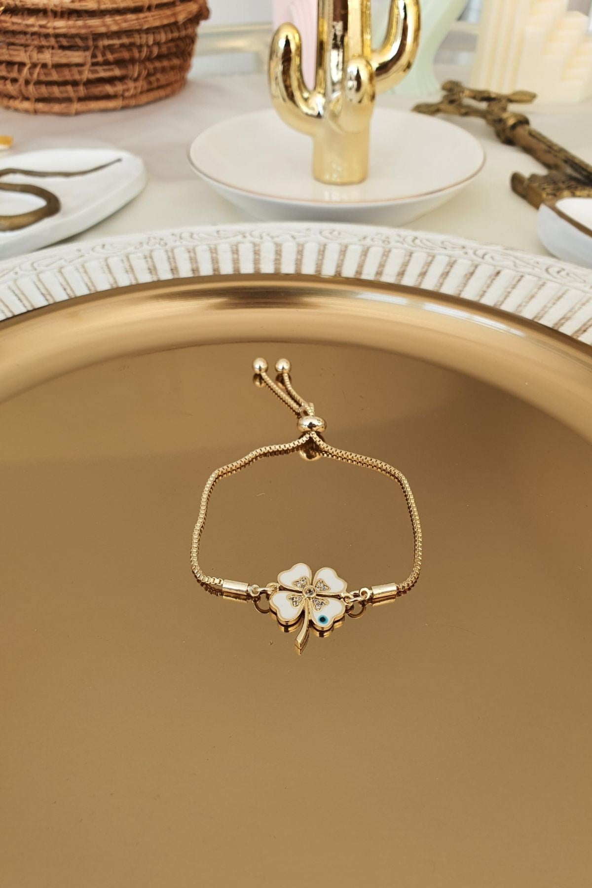 Beyaz Mineli Yonca Model Asansör Ayarlı Bileklik Gold