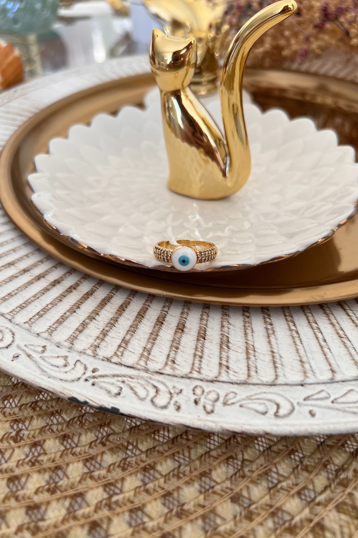 Beyaz Mineli Zirkon Taşlı Nazar Yüzük Gold