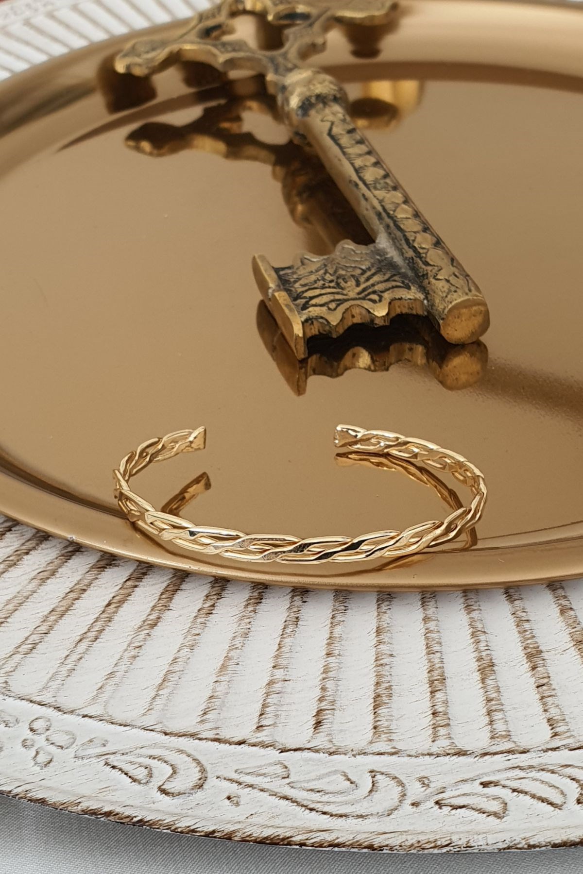 Burgu Model Kalın Model Altı Açık Kelepçe Gold