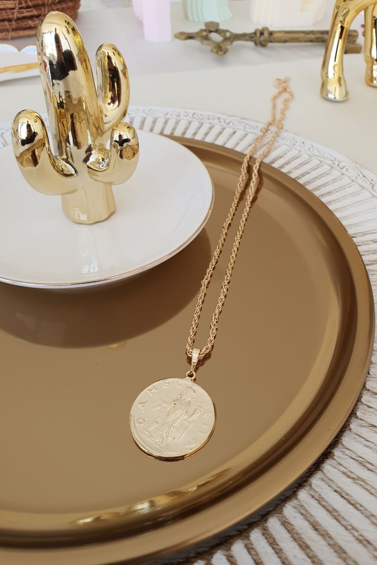 Burgu Zincirli Madalyon Kolye Gold