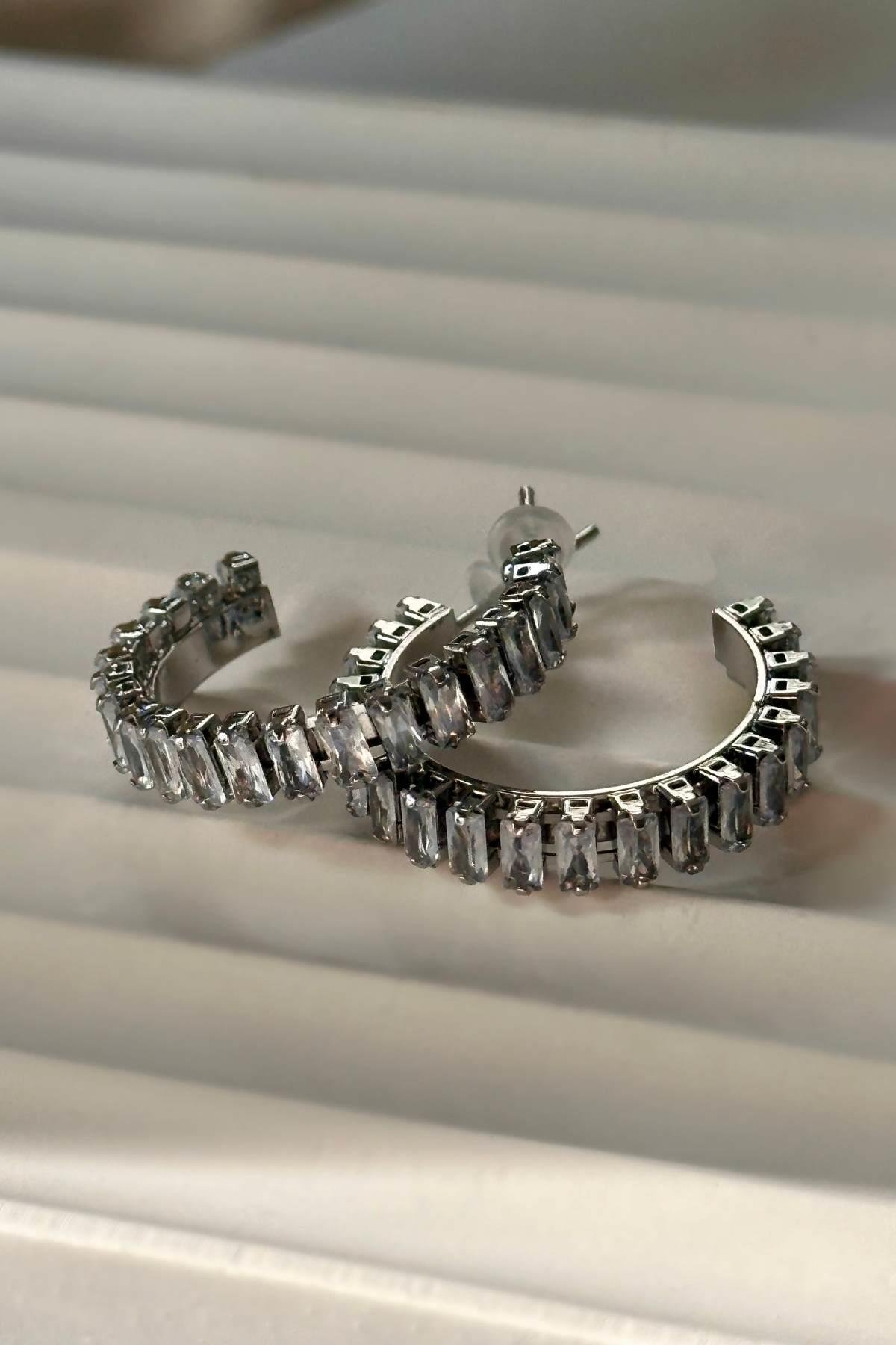 Çelik Gümüş Renk Baget Taşlı Halka Küpe