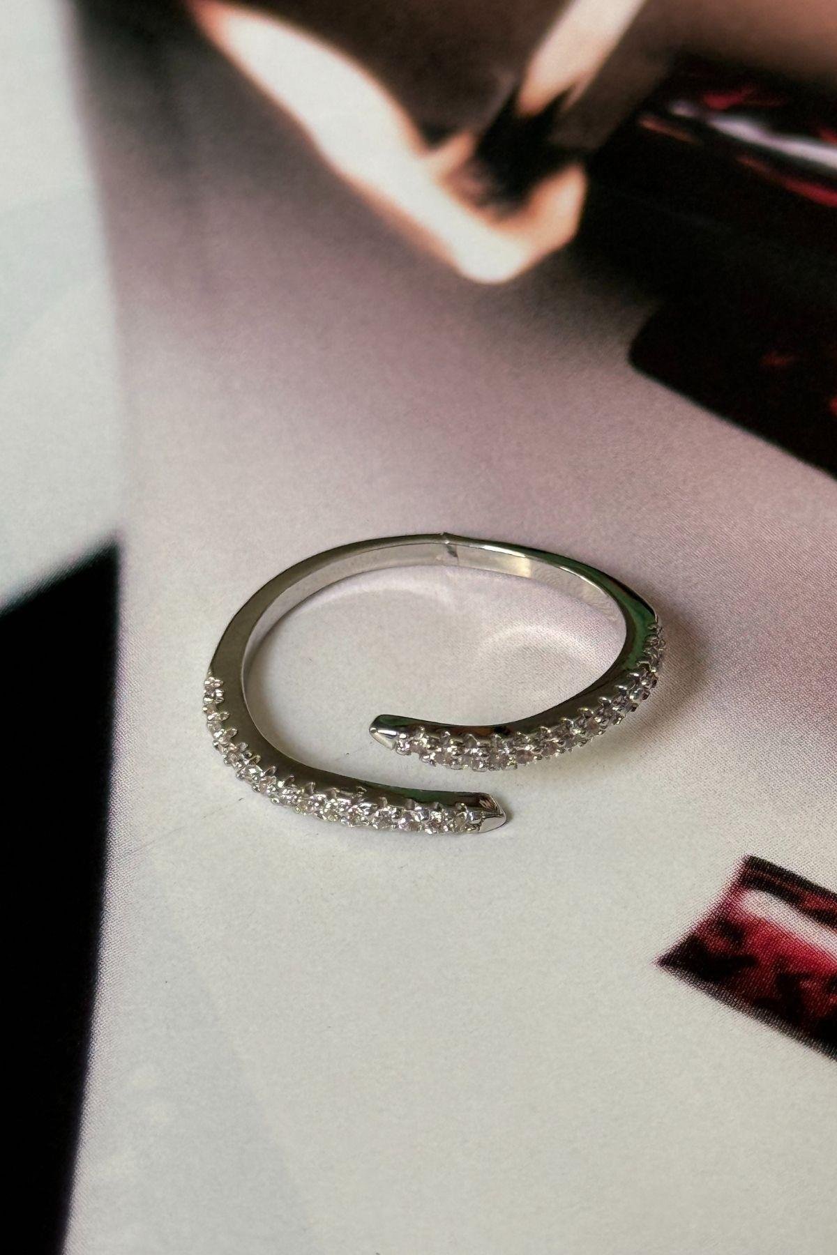 Çelik Zirkon Taşlı Zarif Yüzük