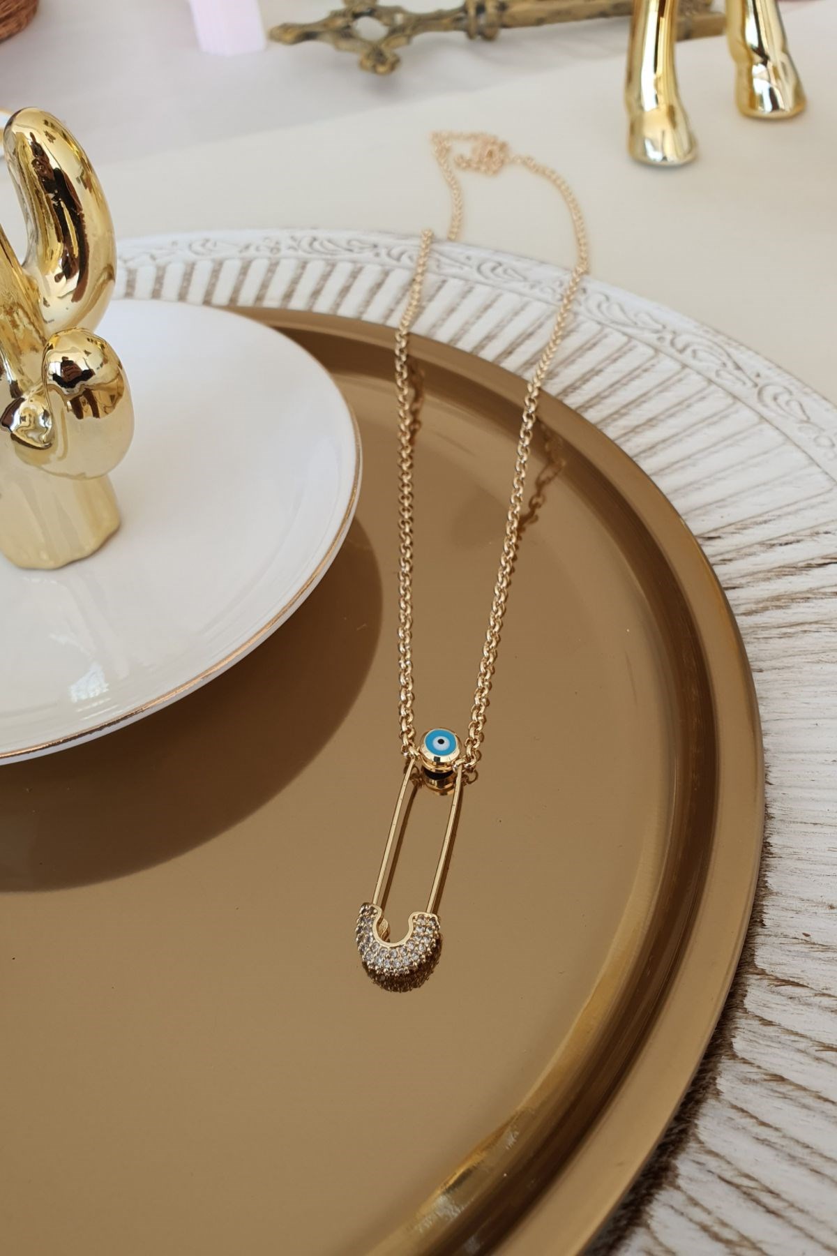 Çengelli İğne Model Nazar Detaylı Zincir Kolye Gold
