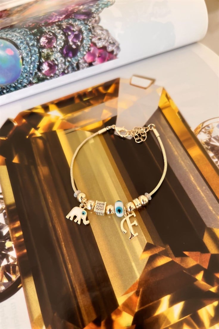 F Harfli ve Beyaz Mineli Fil Figürlü Nazar Bileklik Gold