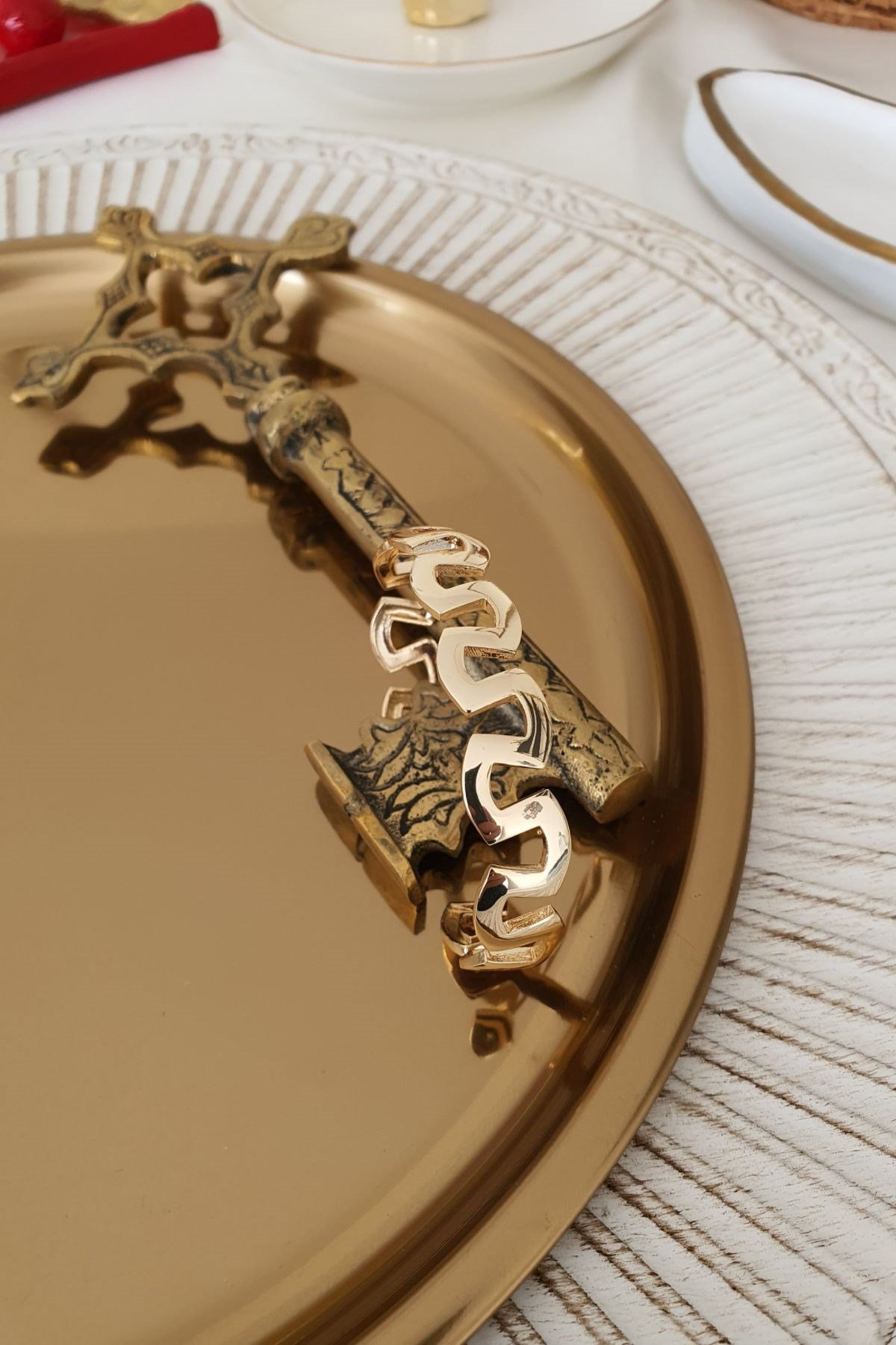 Geometrik Model Plaka Altı Açık Kelepçe Gold