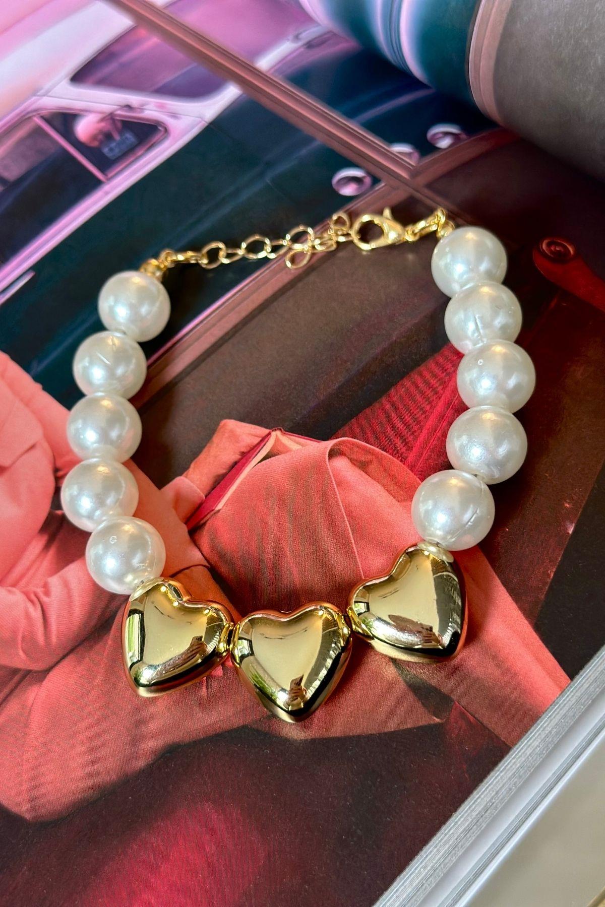 Gold Üç Kalpli İnci Detaylı Bileklik