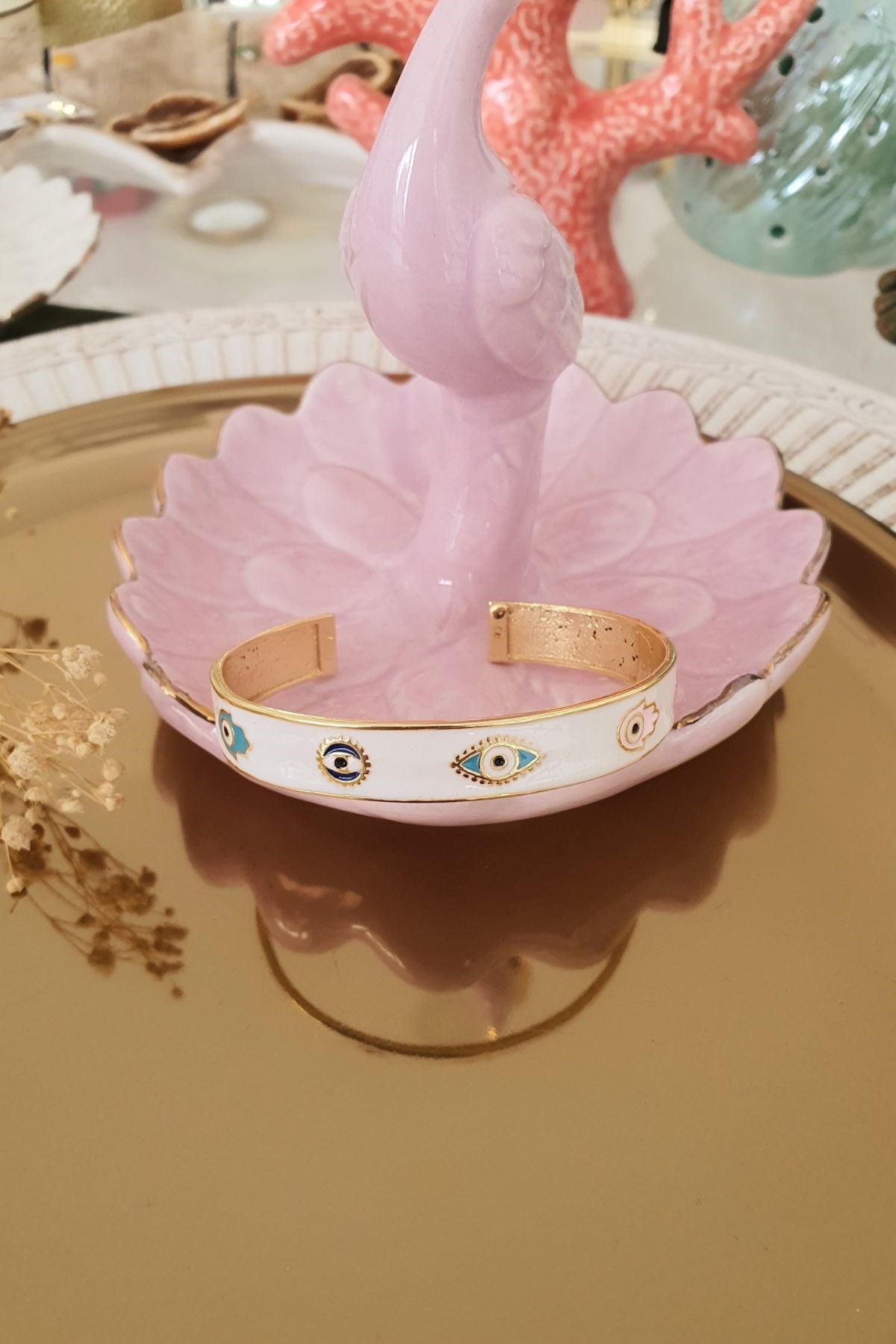 Göz Model Beyaz Mineli Altı Açık Kelepçe Gold