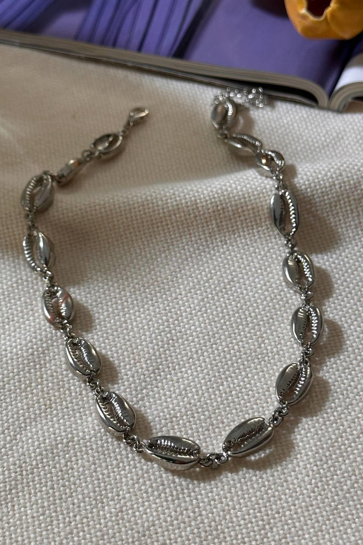 Gümüş Renk Deniz Kabuğu Model Kolye