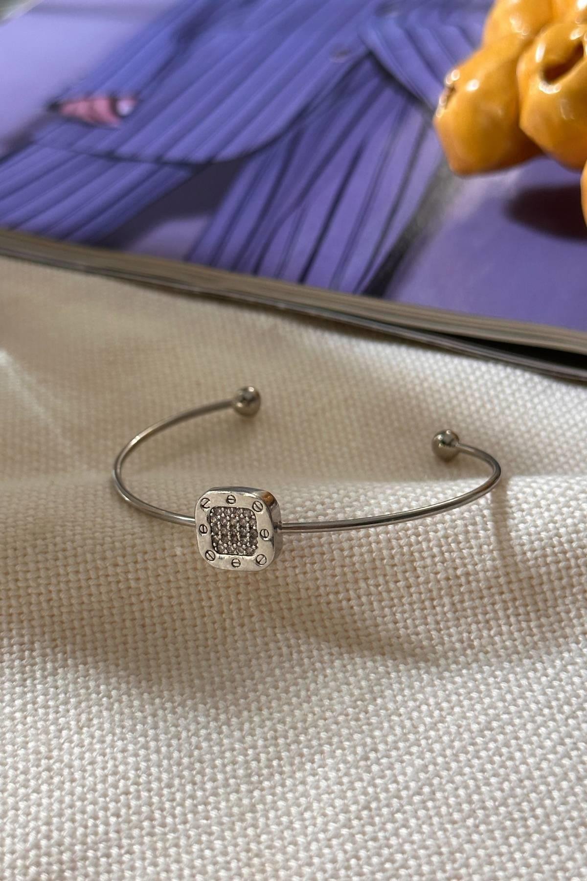 Gümüş Renk Kare Model Kelepçe