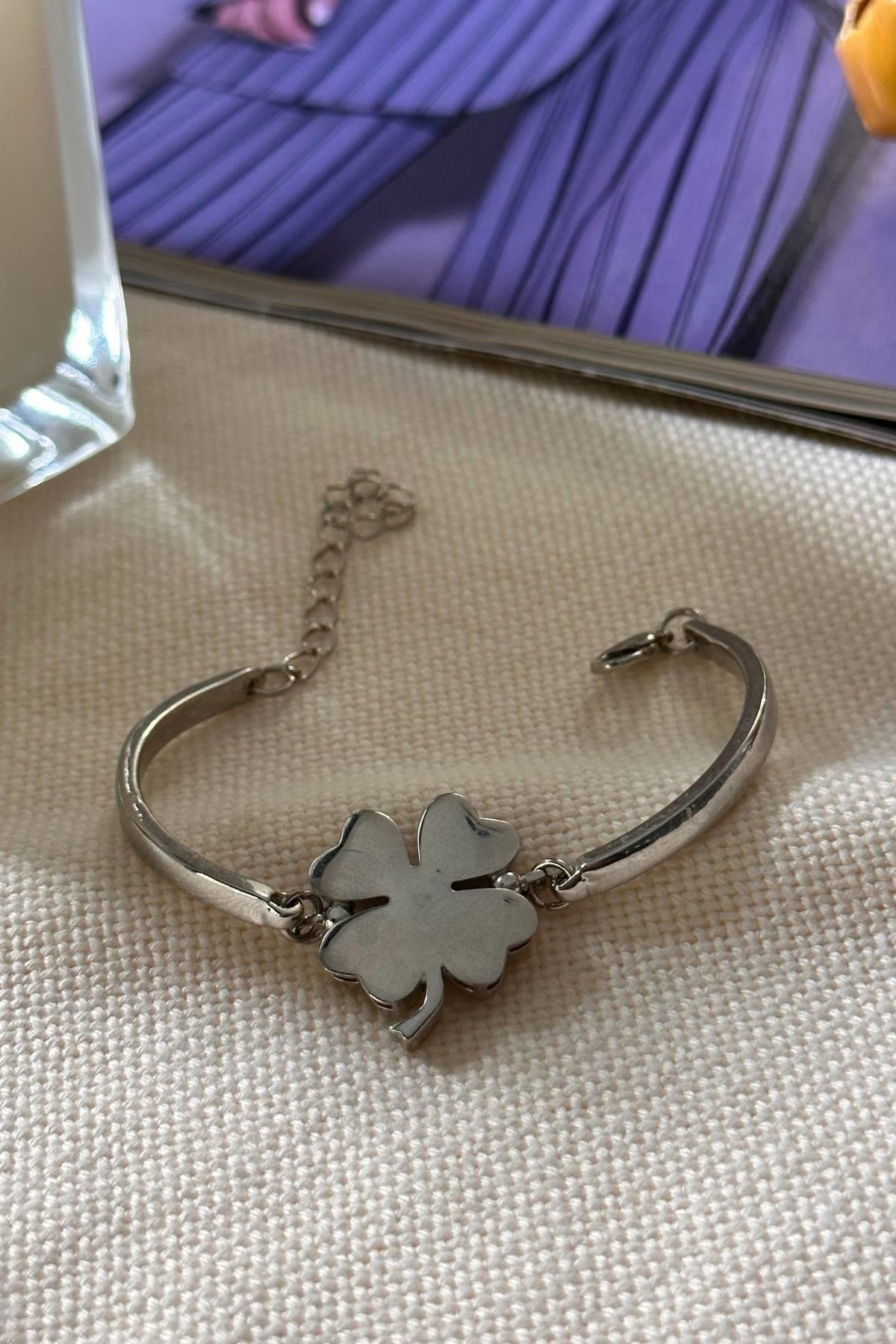 Gümüş Renk Plaka Yonca Bileklik