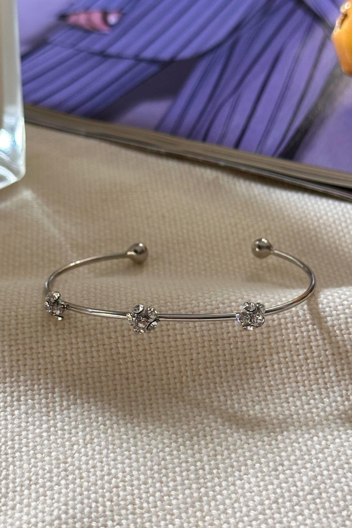 Gümüş Renk Üç Çiçekli Altı Açık Kelepçe