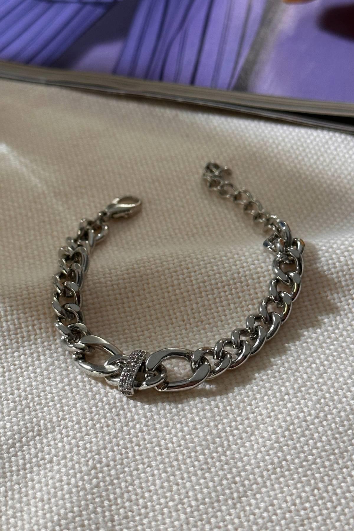 Gümüş Renk Zirkon Detaylı Zincir Bileklik