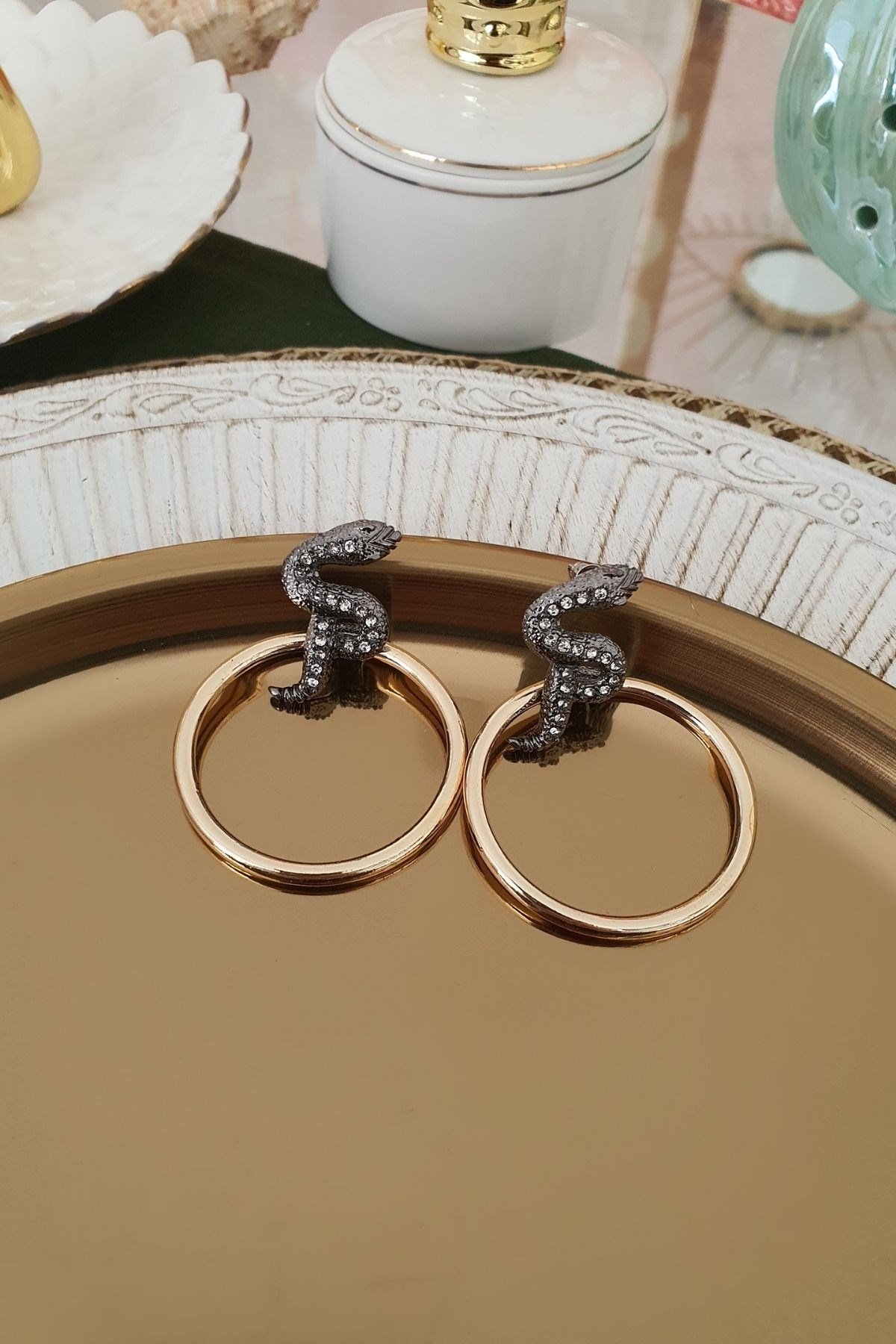 Halka Detaylı Zirkon Taşlı Yılan Model Küpe Gold