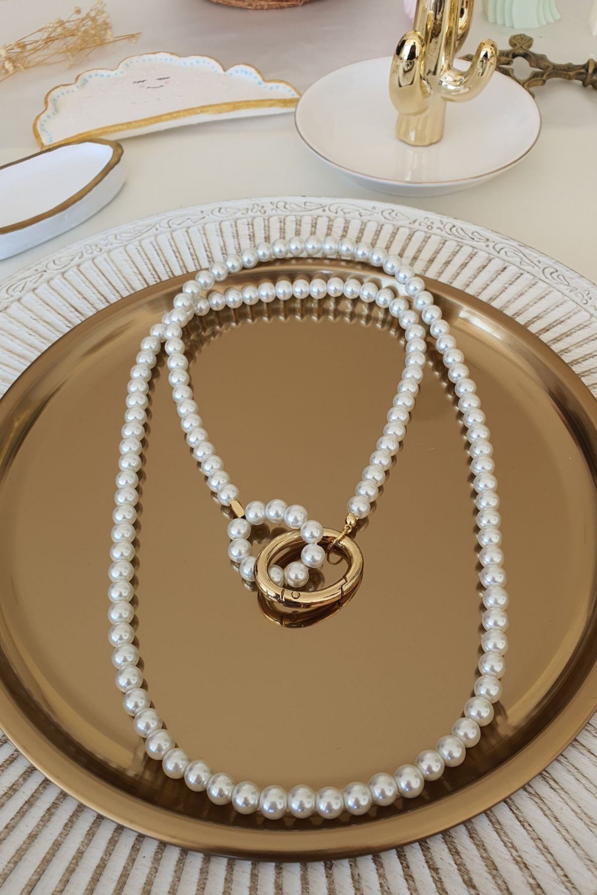 İnci Dolamalı Gold Plaka Detaylı Uzun Kolye Gold