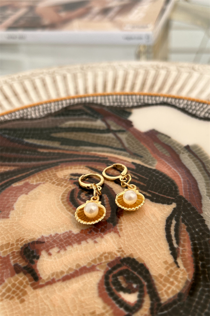 İnci İstiridye Sallantılı Küpe Gold