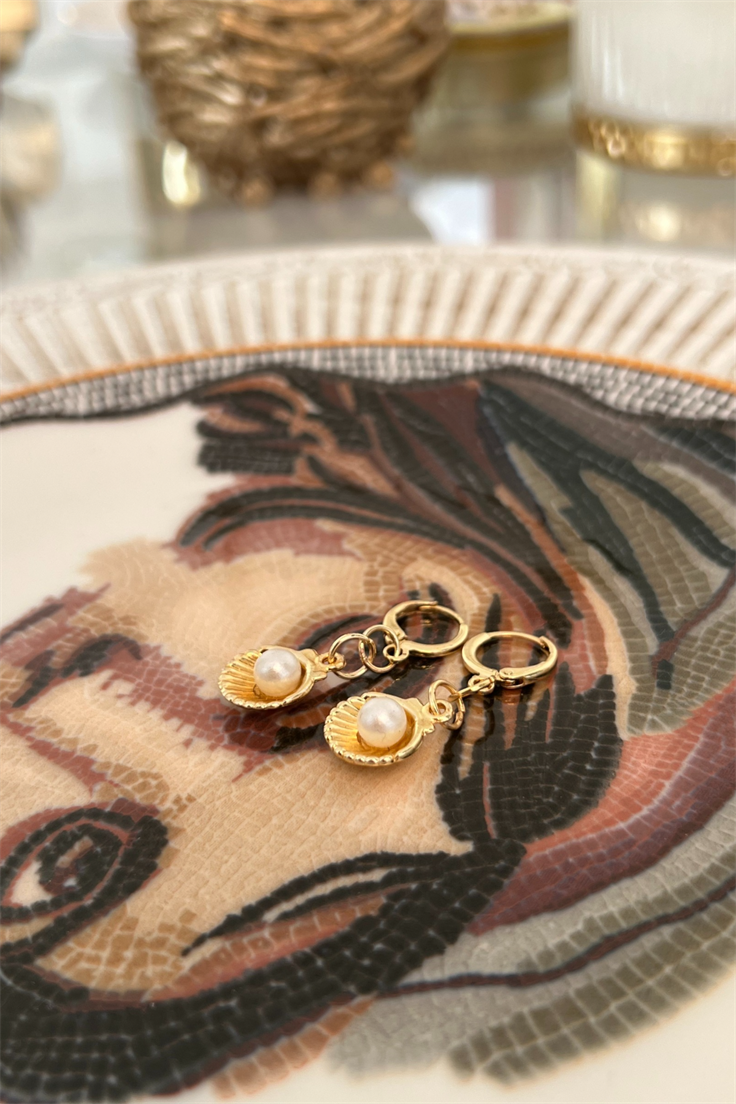 İnci İstiridye Sallantılı Küpe Gold