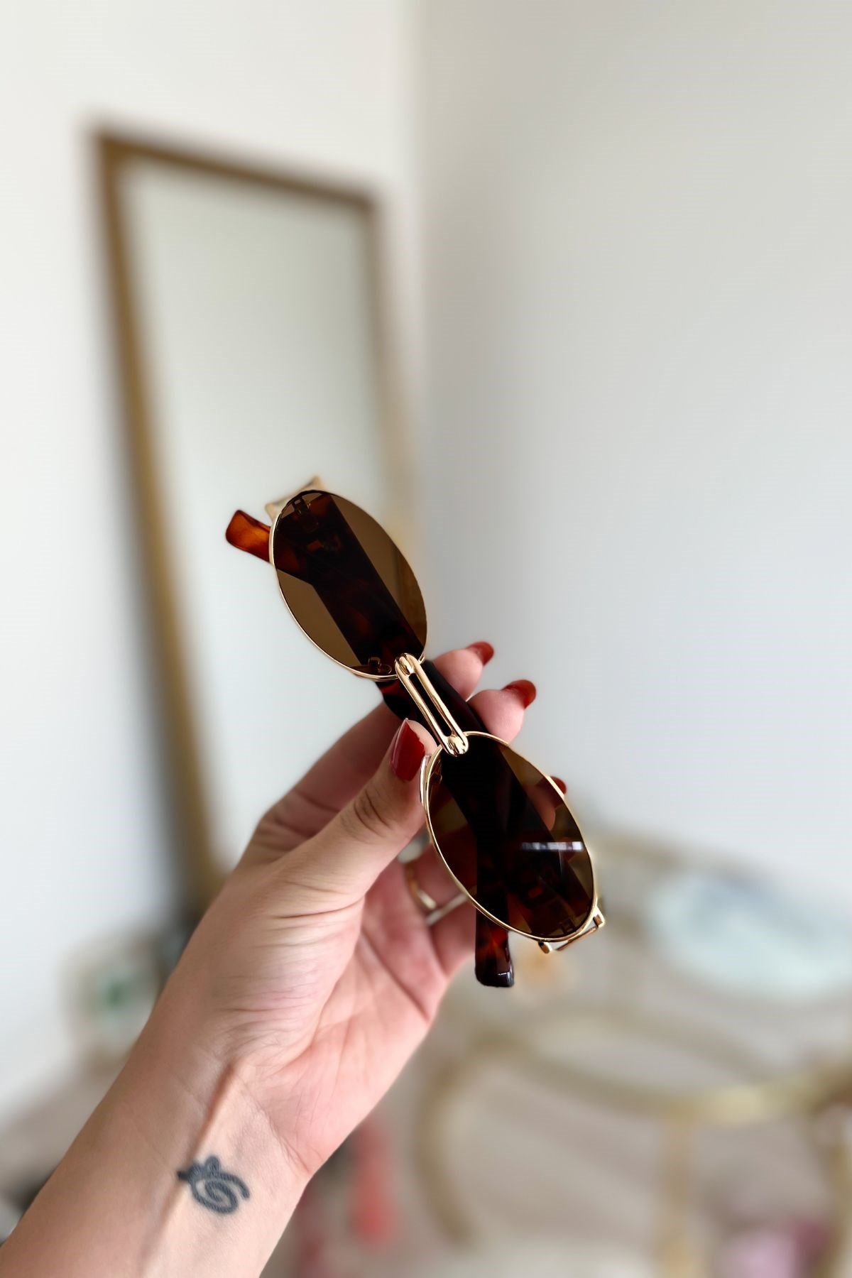 Kahverengi Çerçeveli Oval Model Güneş Gözlüğü Kahverengi