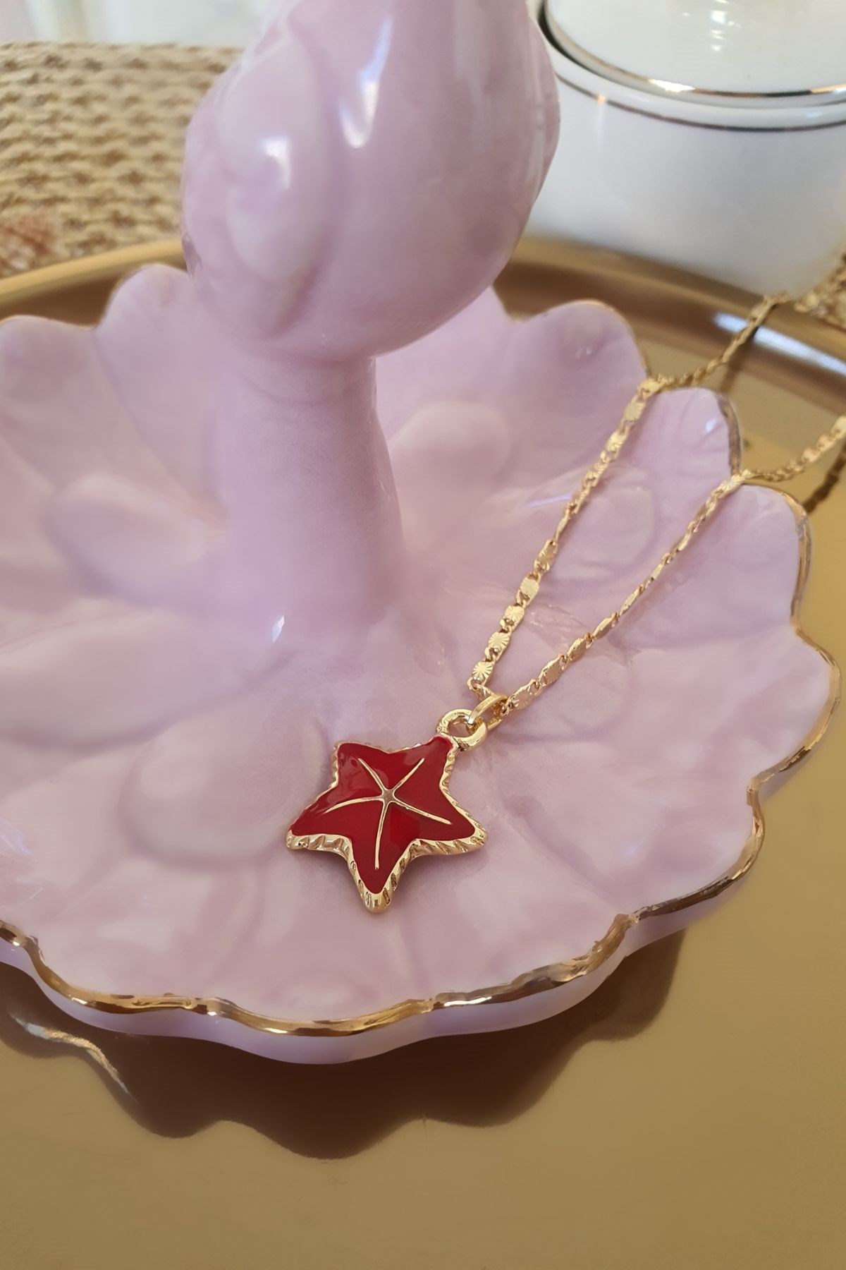 Kırmızı Mineli Deniz Yıldızı Model Zincir Kolye Gold