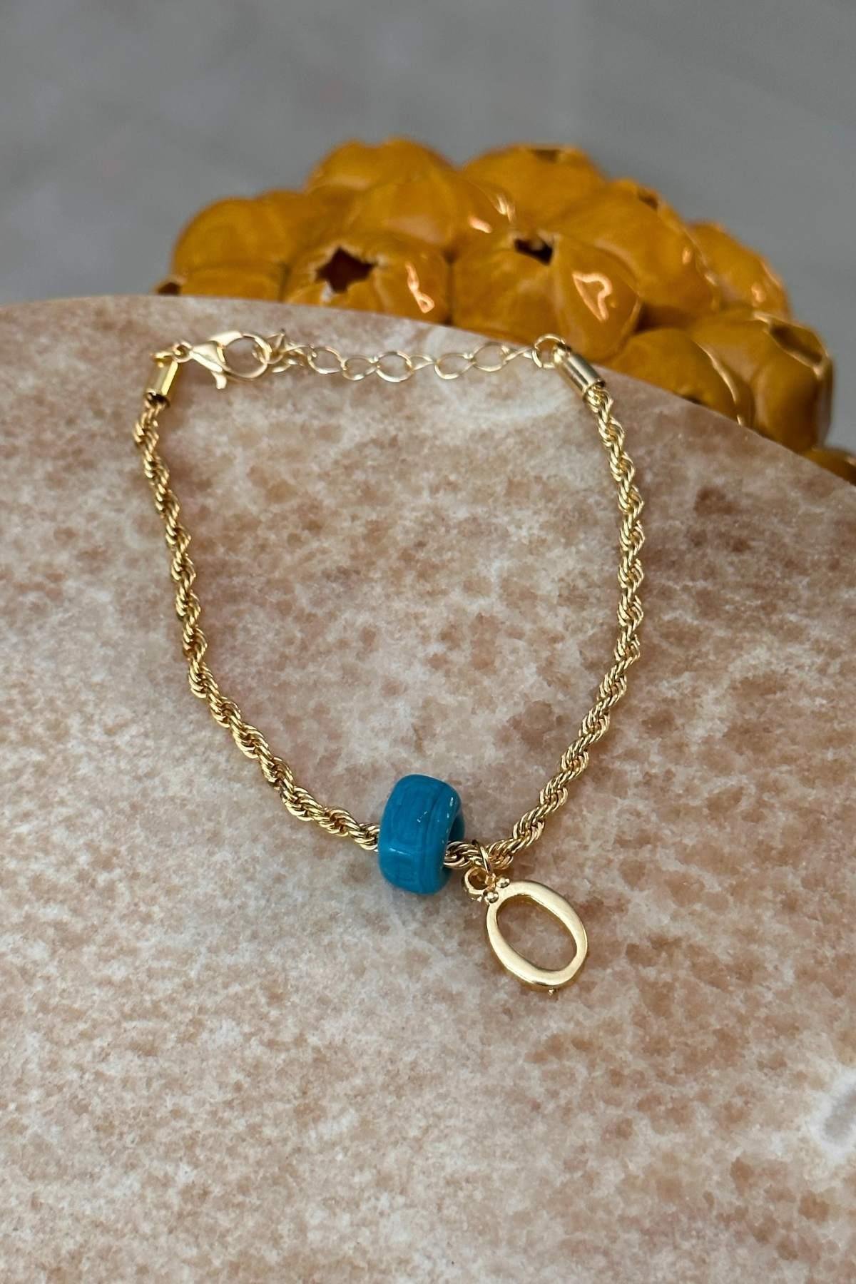 Kişiye Özel Harfli Altın Kaplama Nostalji Cam Boncuklu Ö Harf Burgu Zincir Bileklik