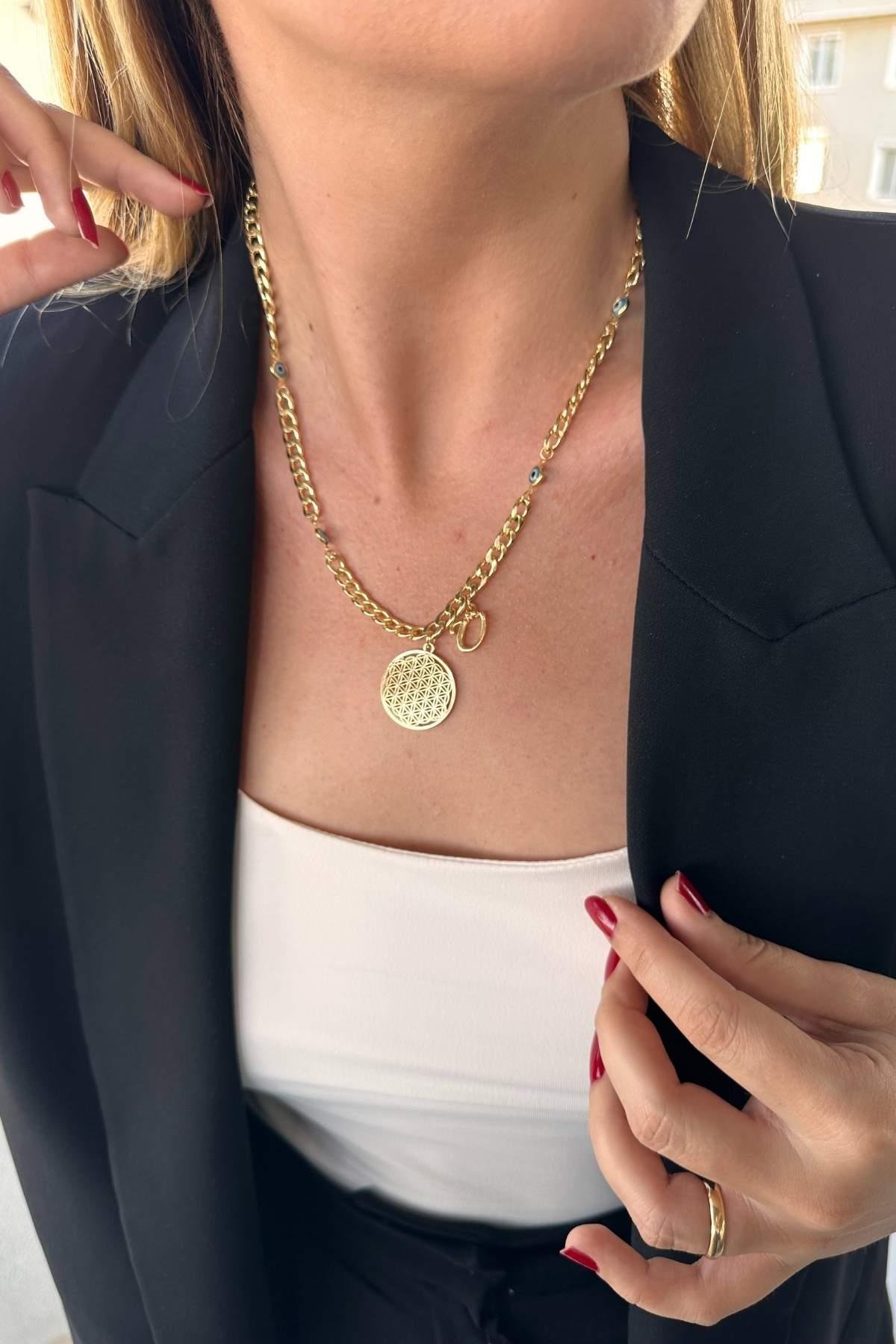 Kişiye Özel Harfli Altın Kaplama Üç Nazarlı Yaşam Çiçeği ve Ü Harf Kolye