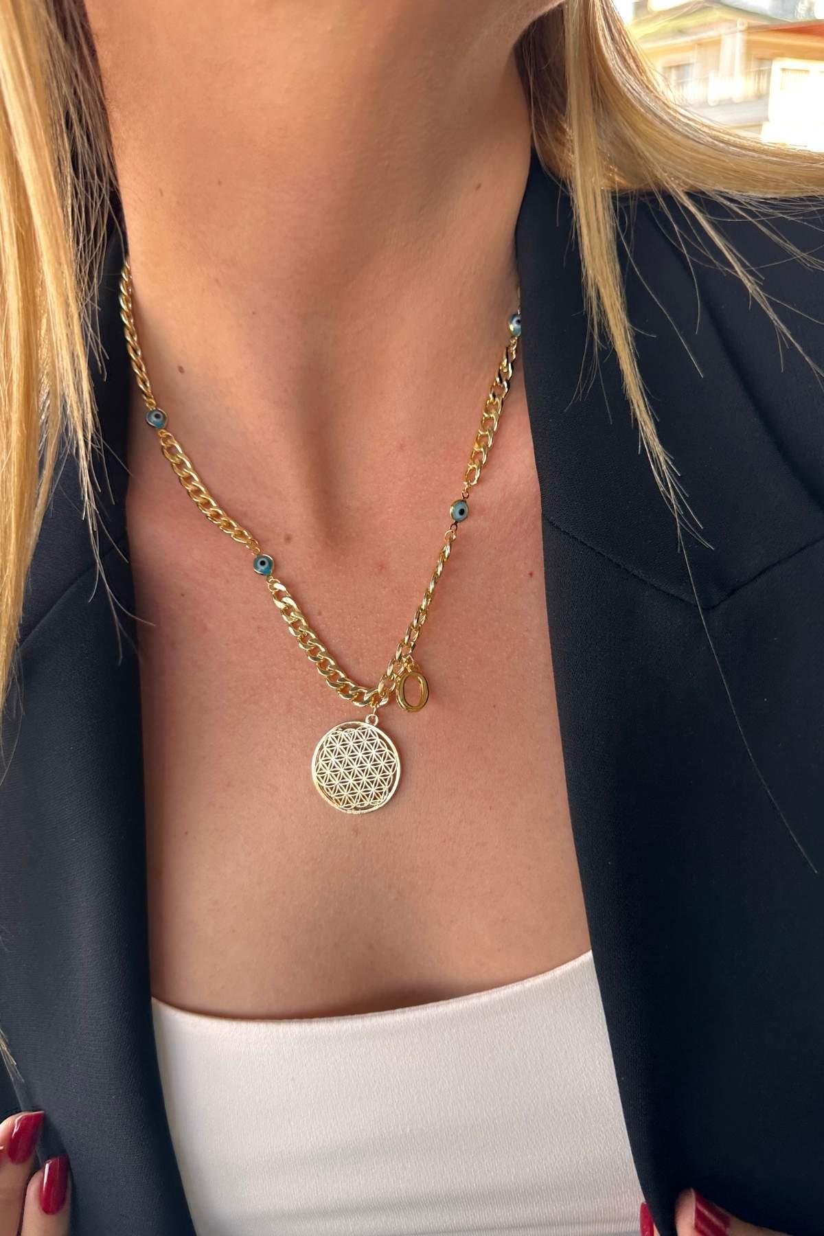 Kişiye Özel Harfli Altın Kaplama Üç Nazarlı Yaşam Çiçeği ve O Harf Kolye